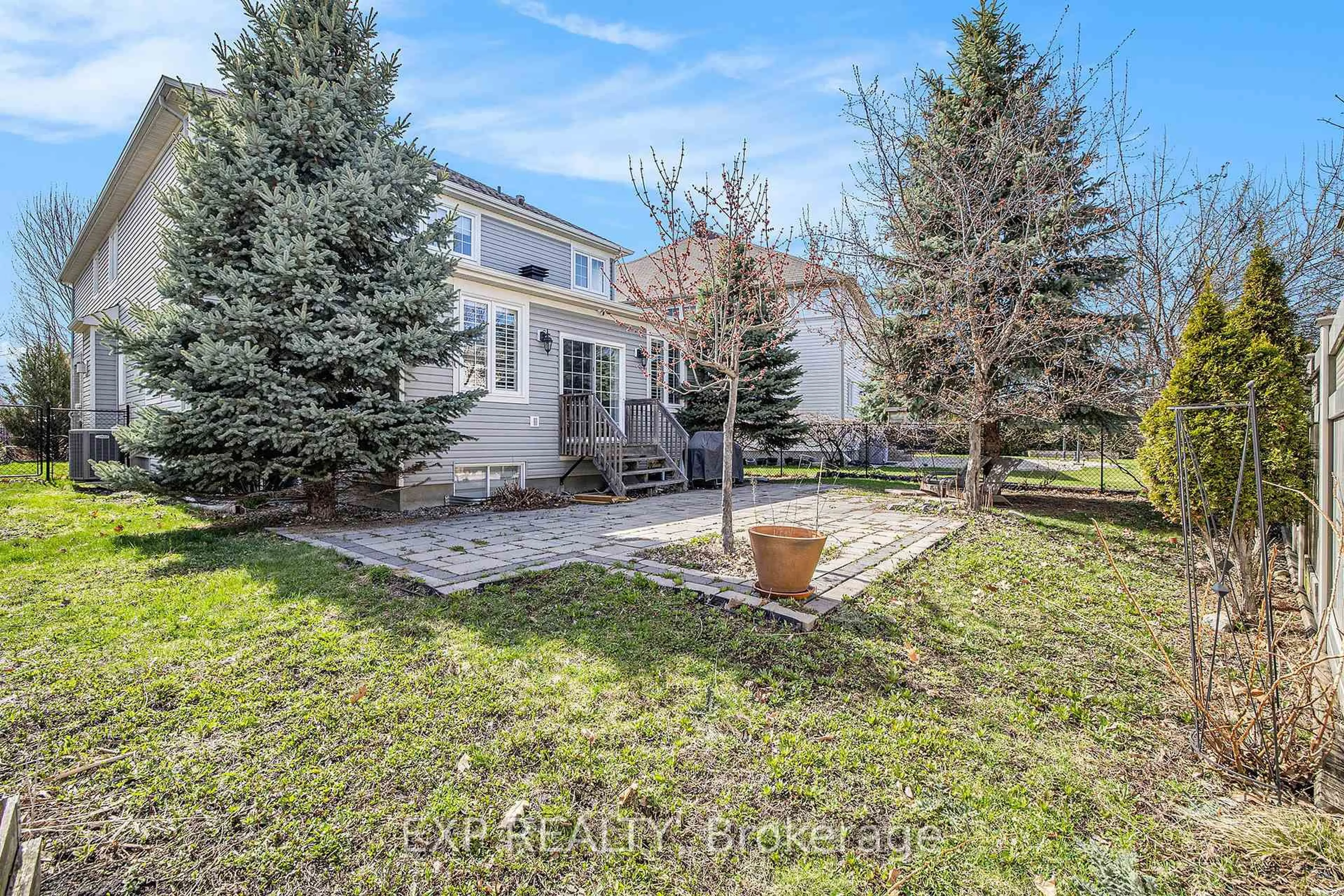 A pic from outside/outdoor area/front of a property/back of a property/a pic from drone, street for 182 Sunita Cres, Ottawa Ontario K2J 5S8