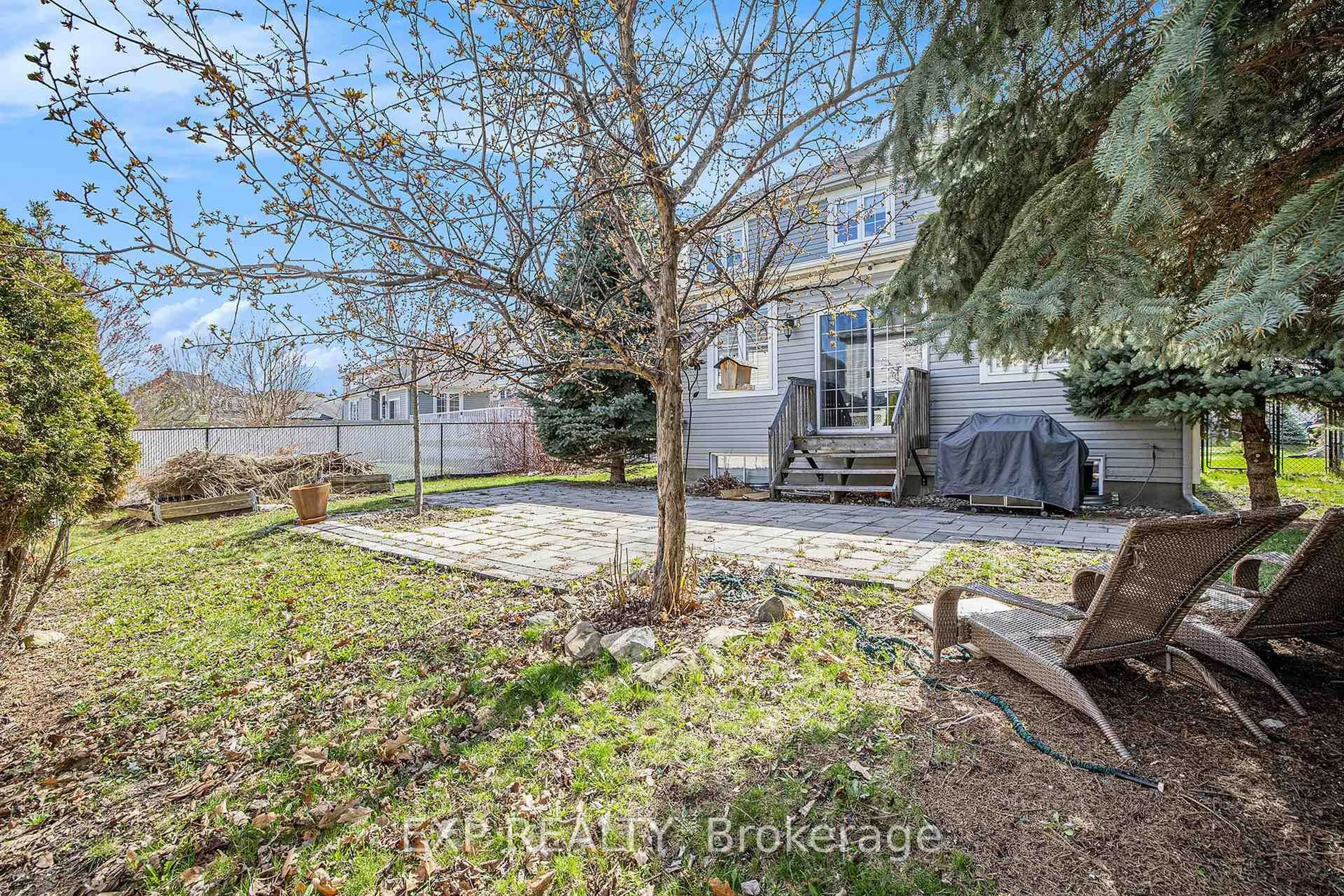 A pic from outside/outdoor area/front of a property/back of a property/a pic from drone, street for 182 Sunita Cres, Ottawa Ontario K2J 5S8