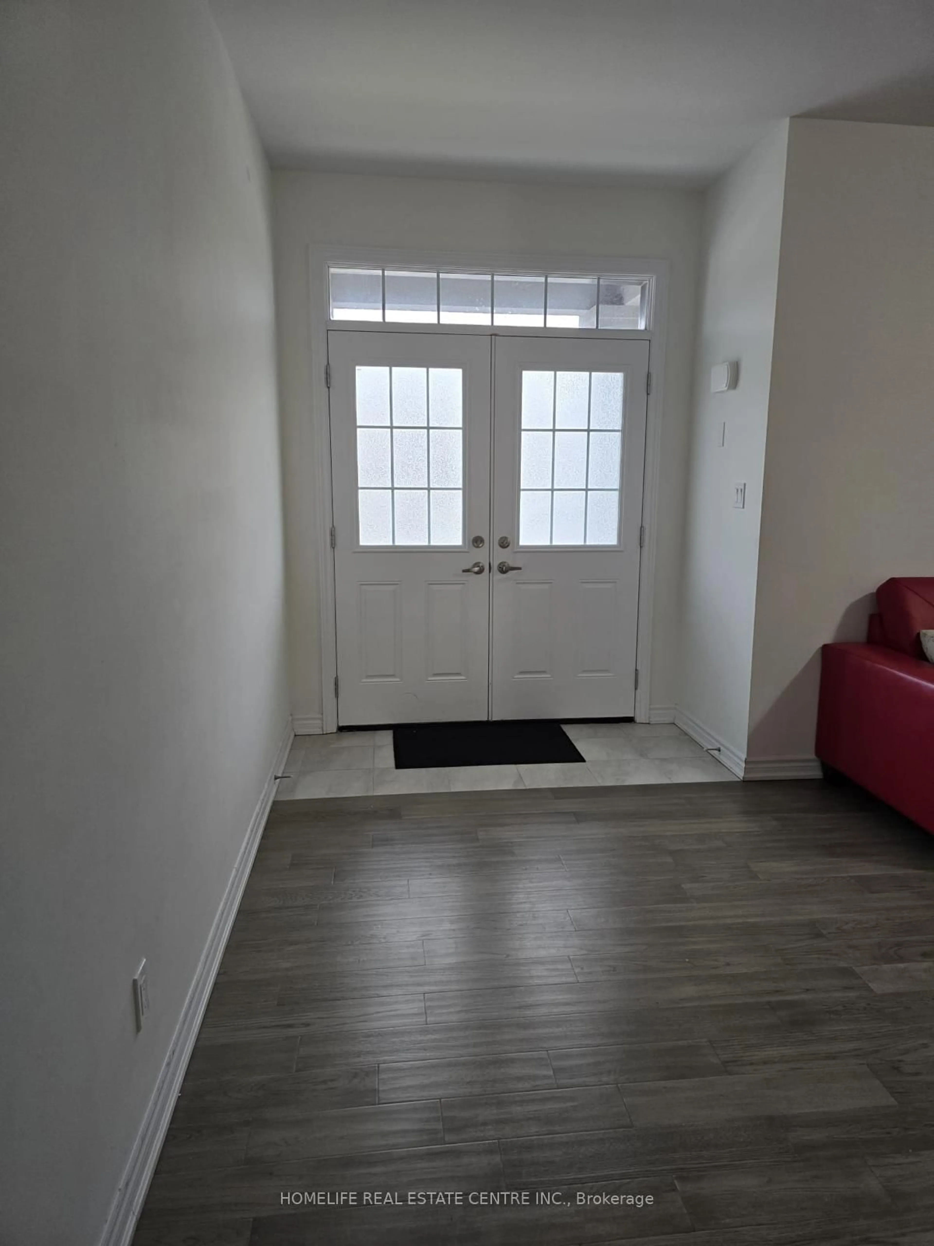Indoor entryway for 8077 Brookside Dr, Niagara Falls Ontario L2H 3T9