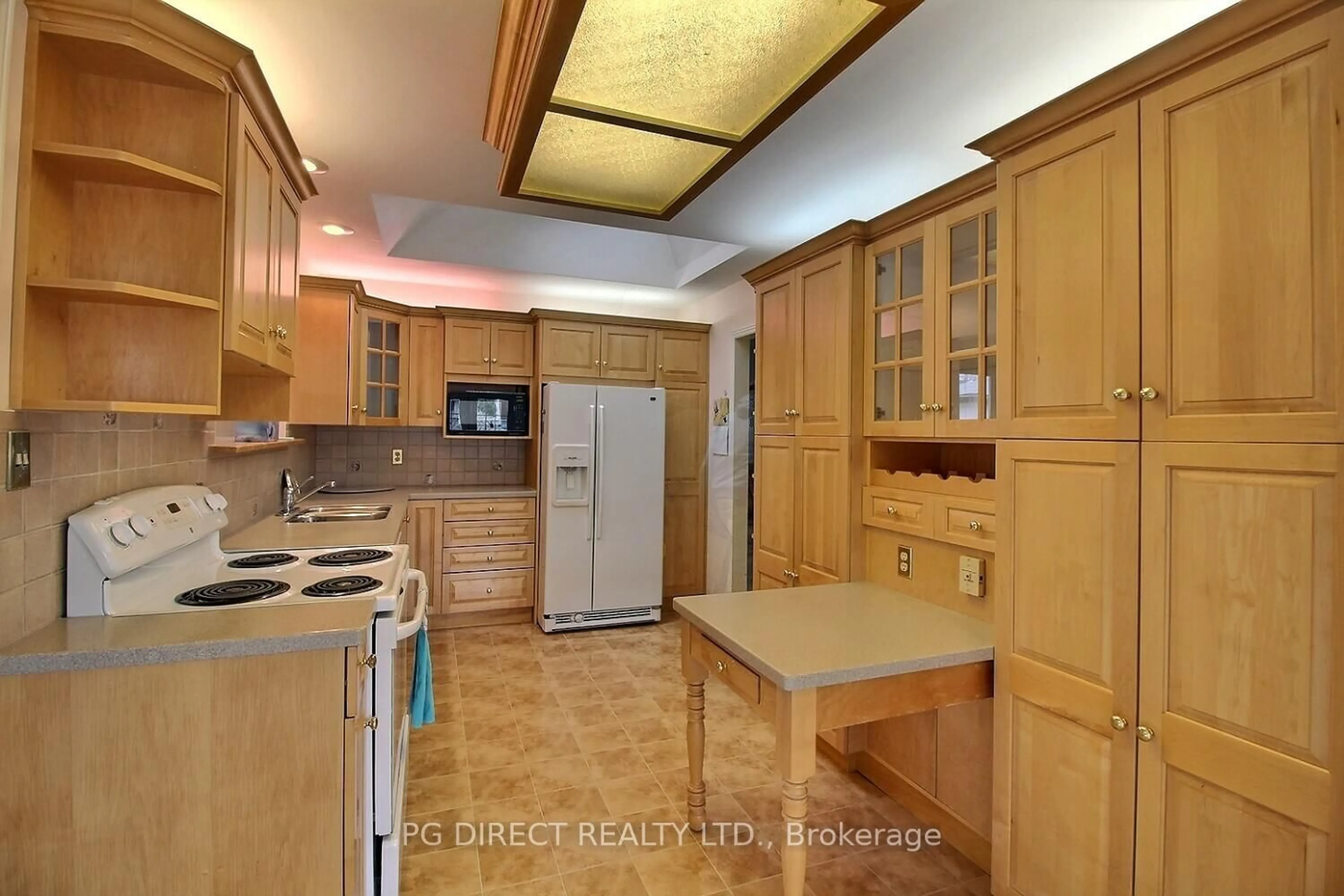 Standard kitchen, ceramic/tile floor for 48 Janlyn Cres, Belleville Ontario K8N 1L2