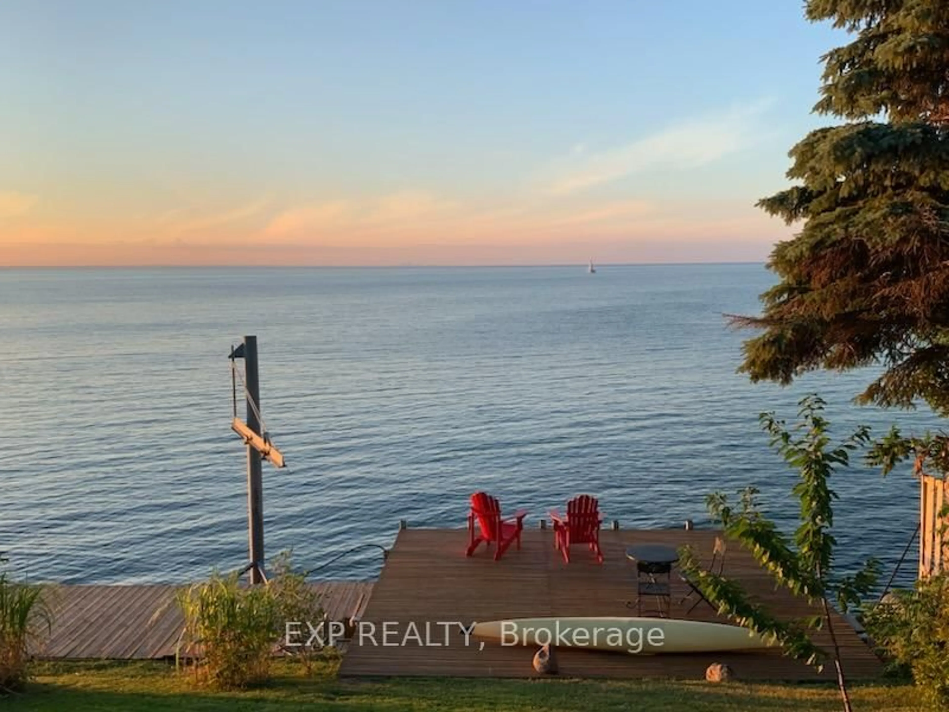 A pic from outside/outdoor area/front of a property/back of a property/a pic from drone, water/lake/river/ocean view for 138 Lakeside Dr, Grimsby Ontario L3M 2L5