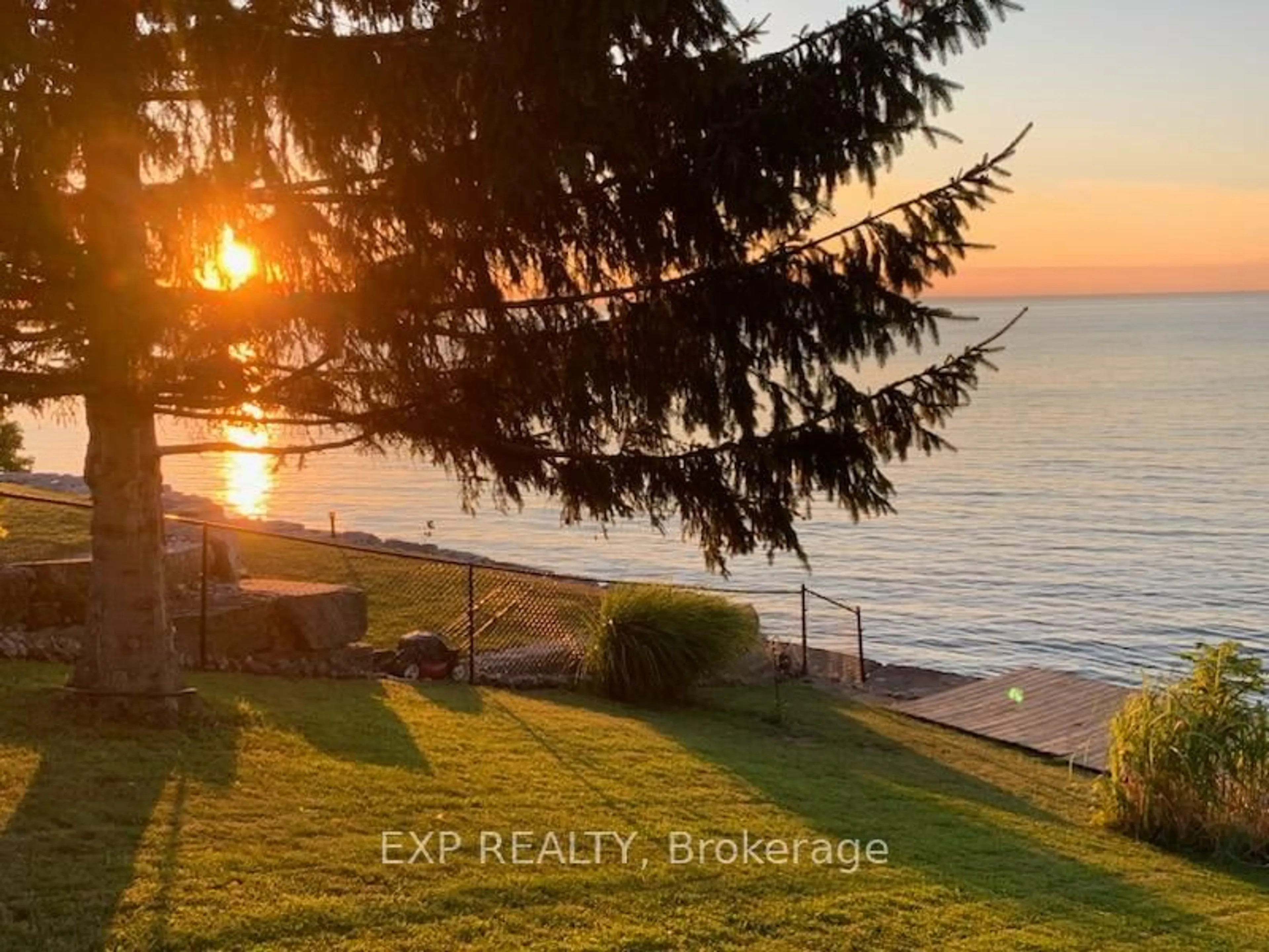 A pic from outside/outdoor area/front of a property/back of a property/a pic from drone, water/lake/river/ocean view for 138 Lakeside Dr, Grimsby Ontario L3M 2L5