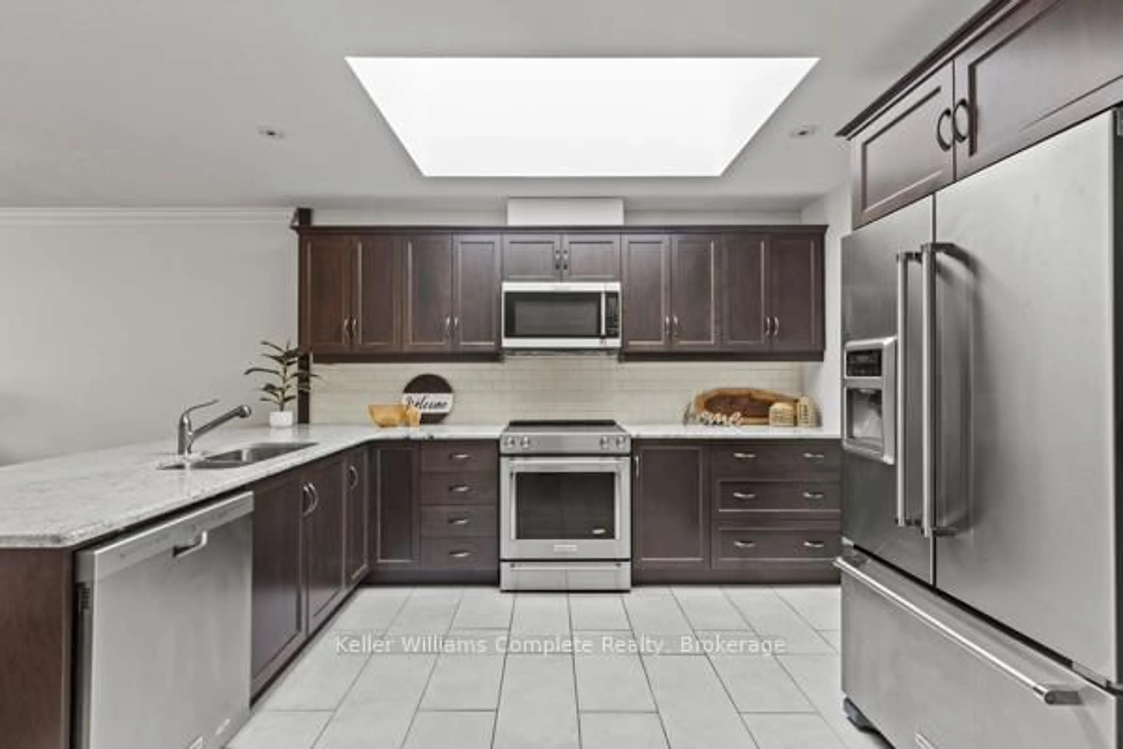 Contemporary kitchen, ceramic/tile floor for 12 Nolan Tr, Hamilton Ontario L8B 1T8