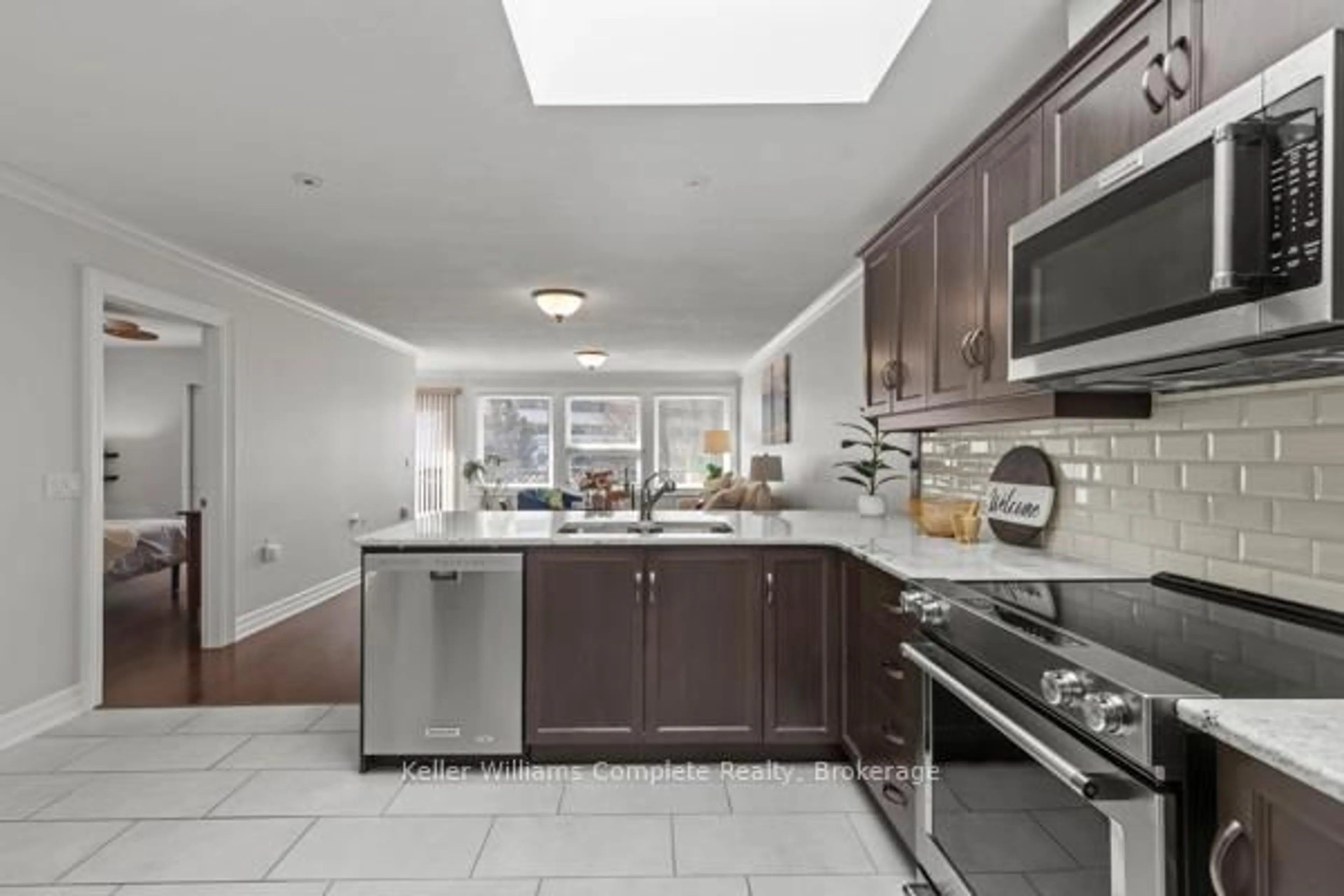 Standard kitchen, ceramic/tile floor for 12 Nolan Tr, Hamilton Ontario L8B 1T8