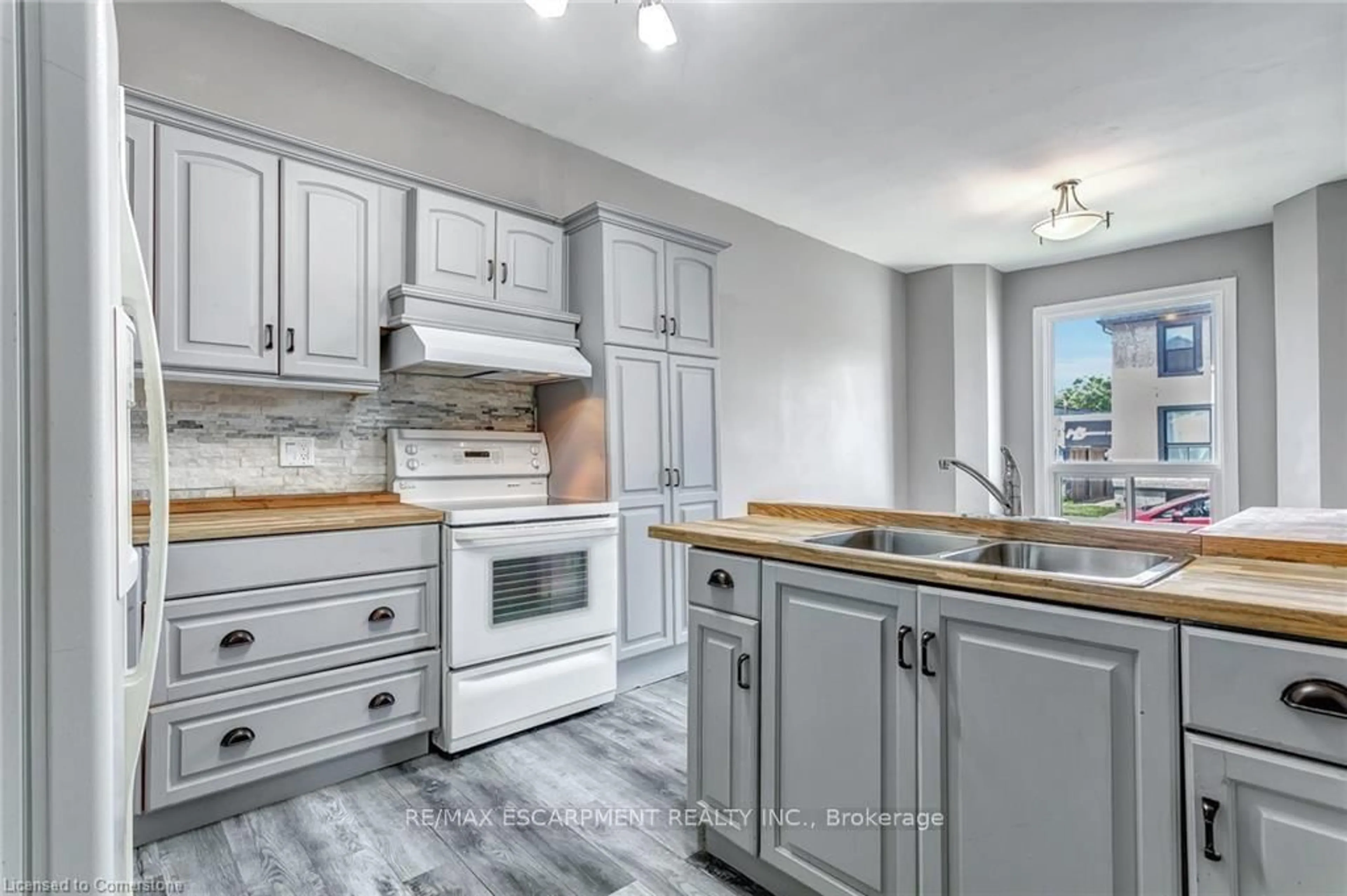 Open concept kitchen, unknown for 26 Madison Ave, Hamilton Ontario L8L 5Y3