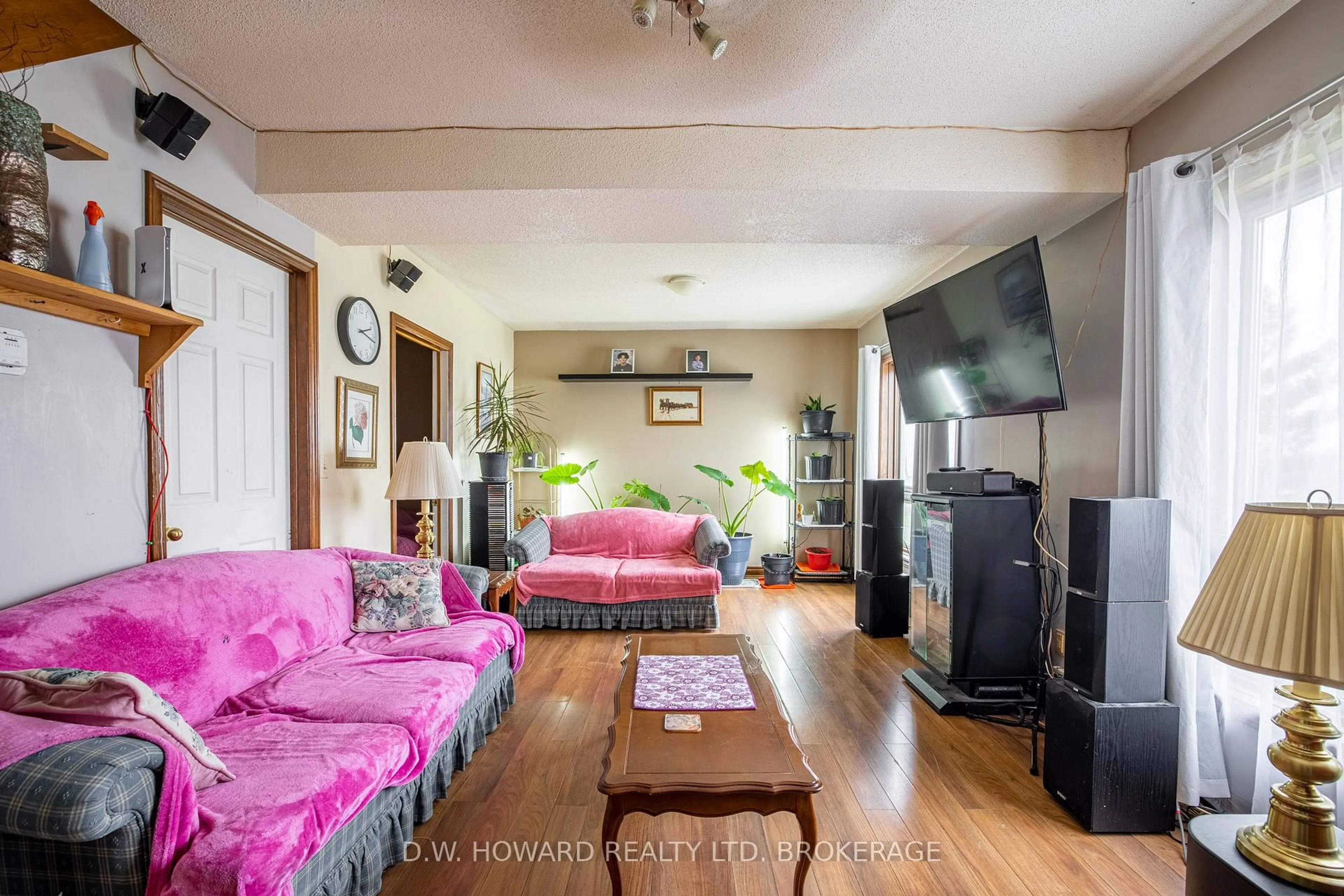 Living room with furniture, unknown for 4201 Fox Rd, Fort Erie Ontario L0S 1S0