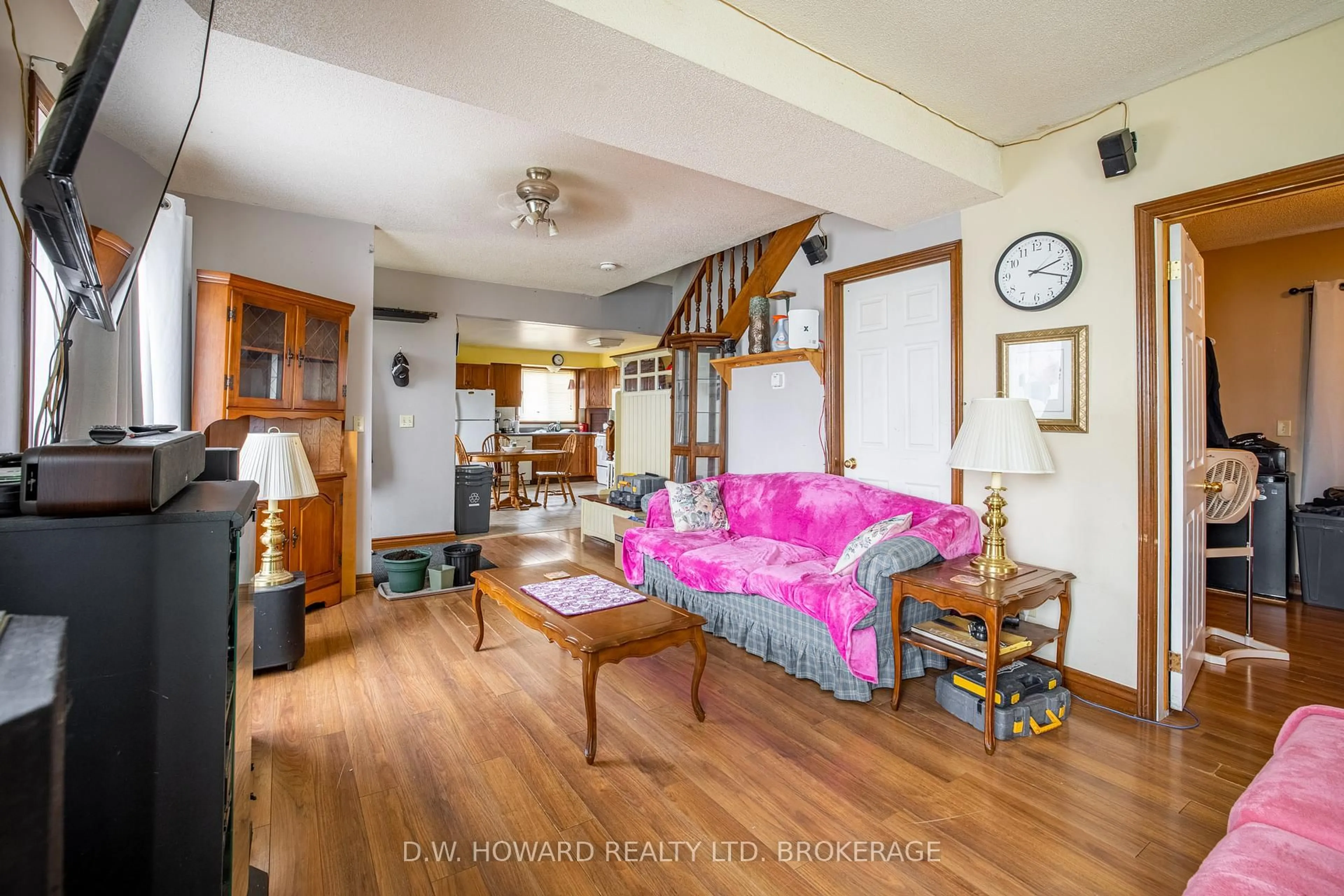 Living room with furniture, unknown for 4201 Fox Rd, Fort Erie Ontario L0S 1S0