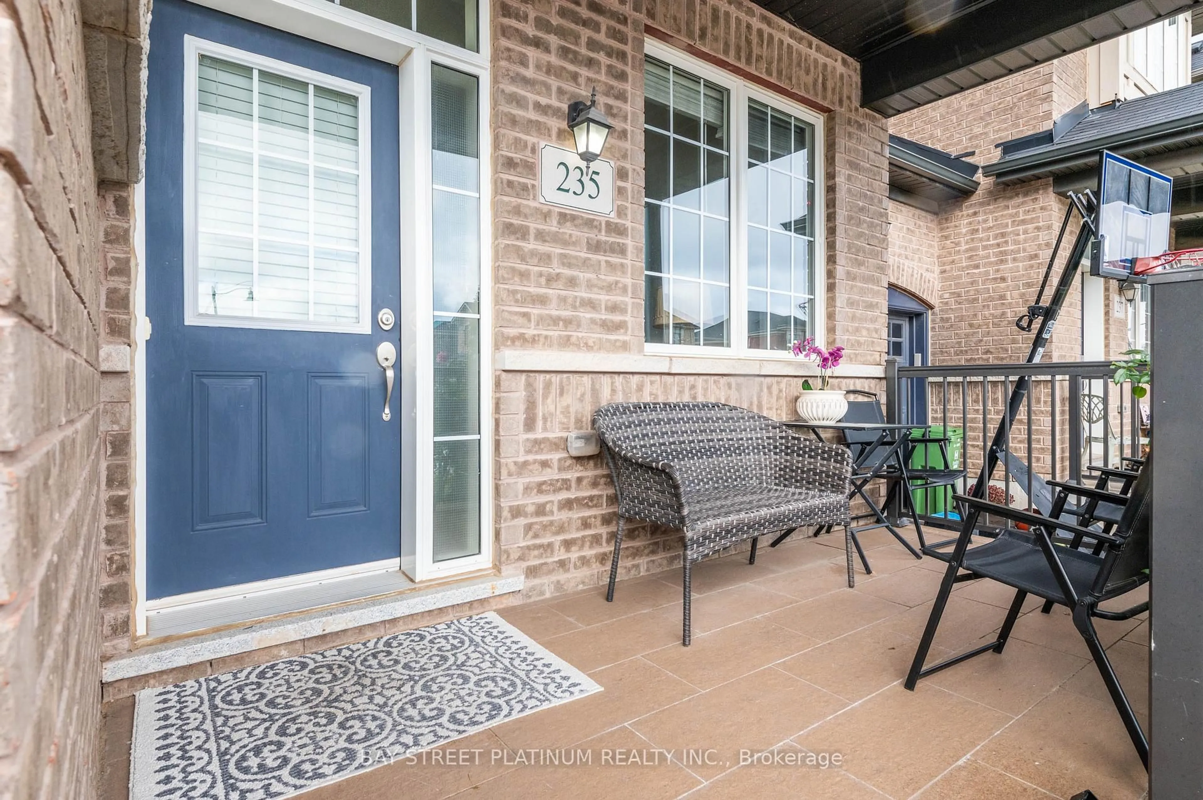 Patio, street for 235 Skinner Rd, Hamilton Ontario L0R 2H1