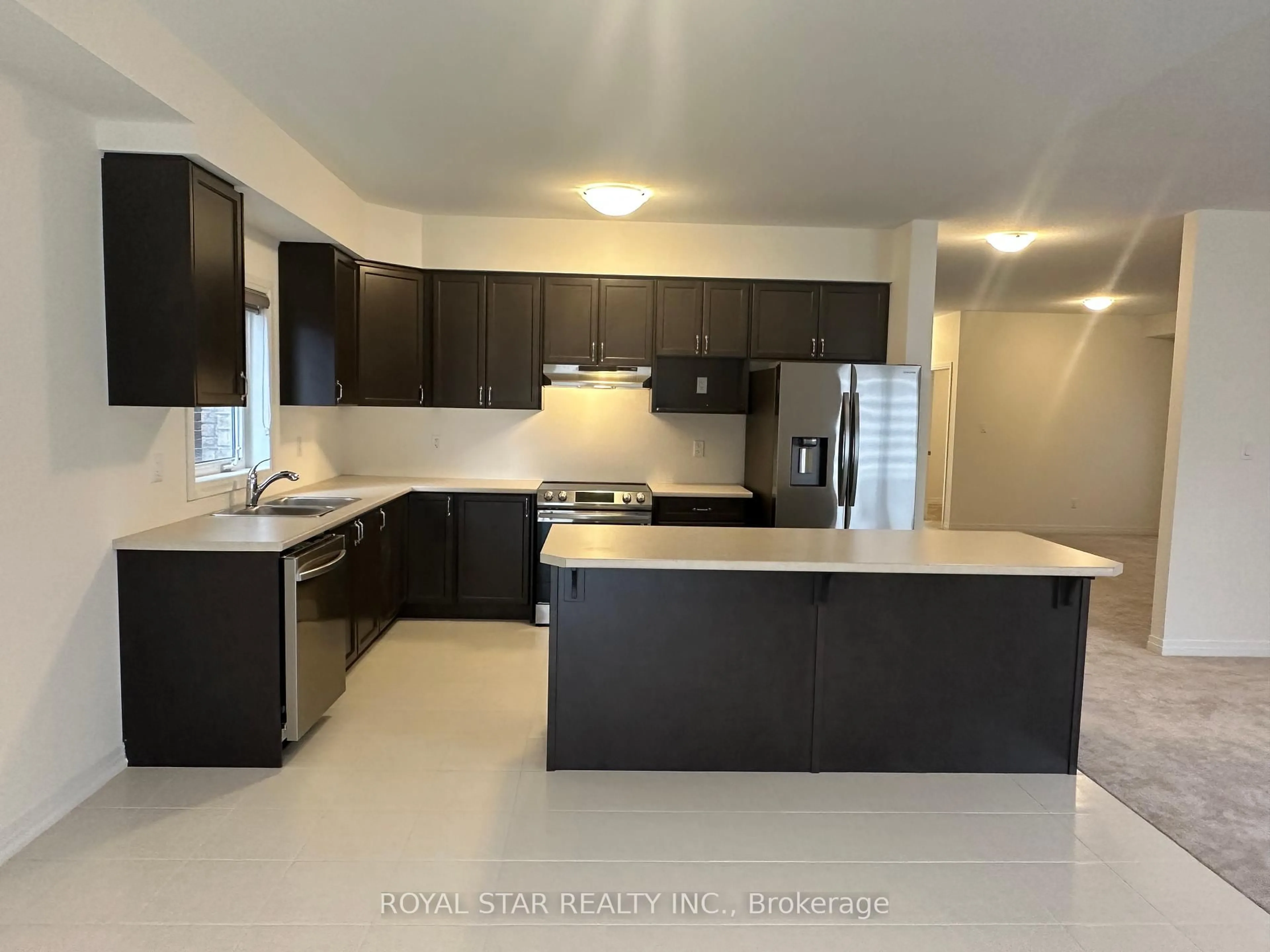 Open concept kitchen, ceramic/tile floor for 90 Stauffer Rd, Brantford Ontario N3V 0B5