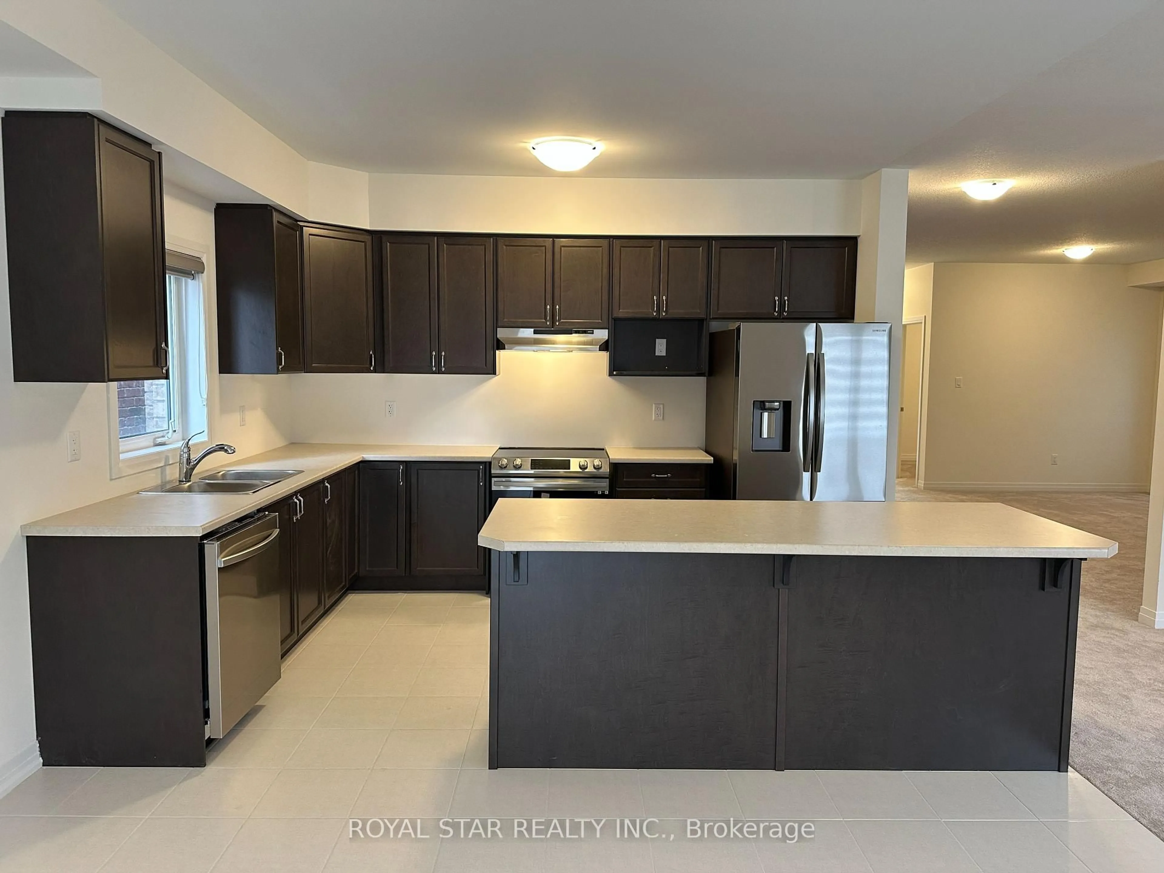 Open concept kitchen, ceramic/tile floor for 90 Stauffer Rd, Brantford Ontario N3V 0B5