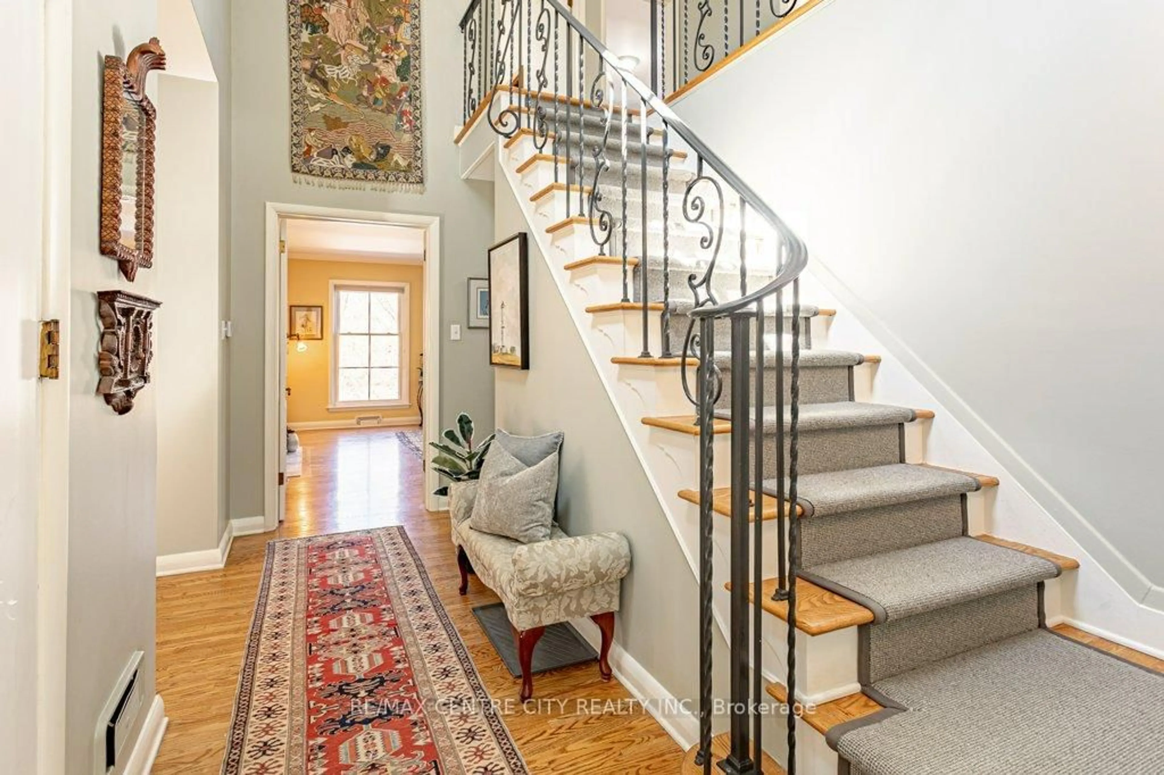 Indoor entryway for 1123 The Pkwy, London Ontario N6A 2X2