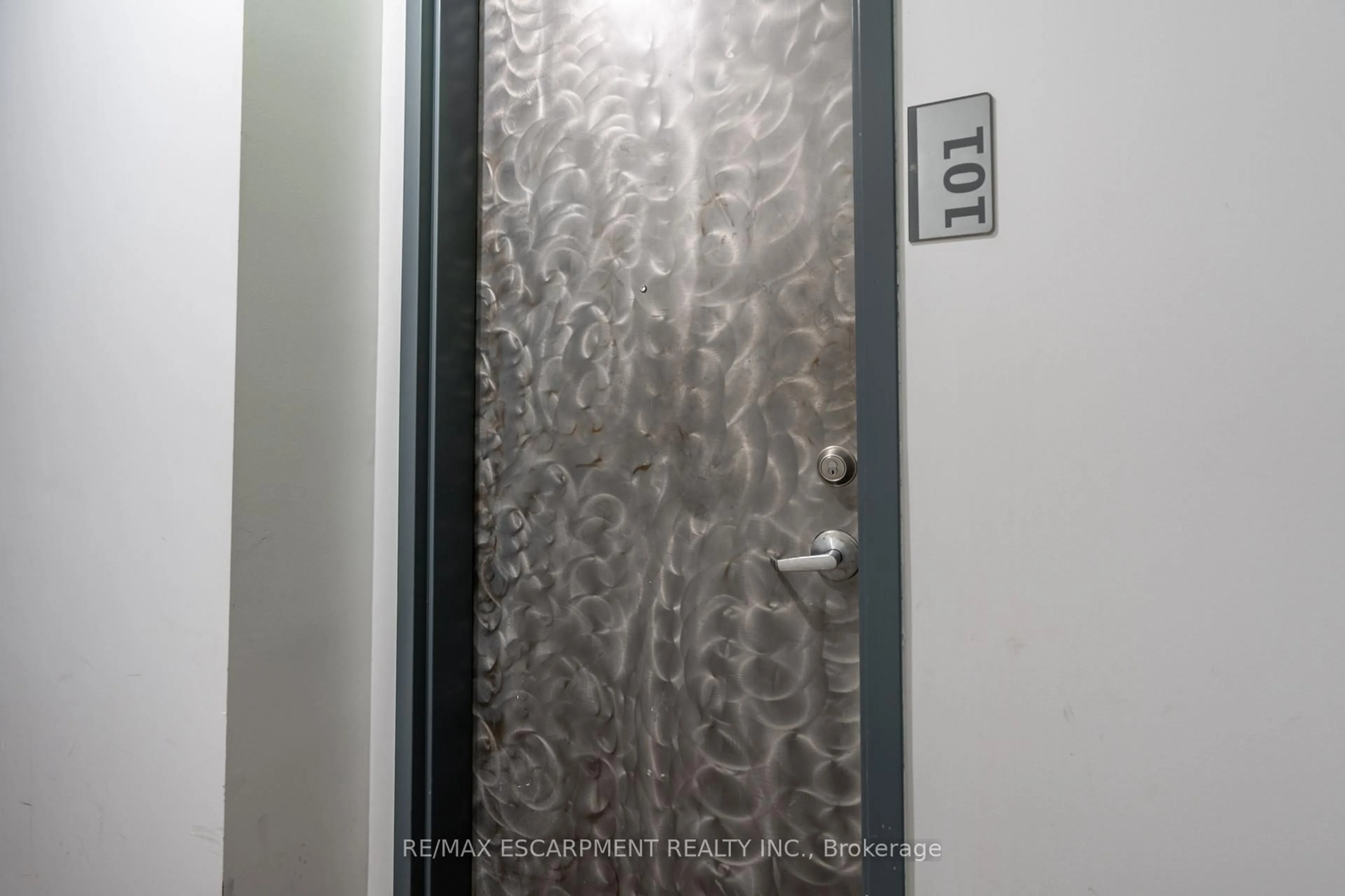 Unknown for 11 REBECCA St #101, Hamilton Ontario L8R 3H7