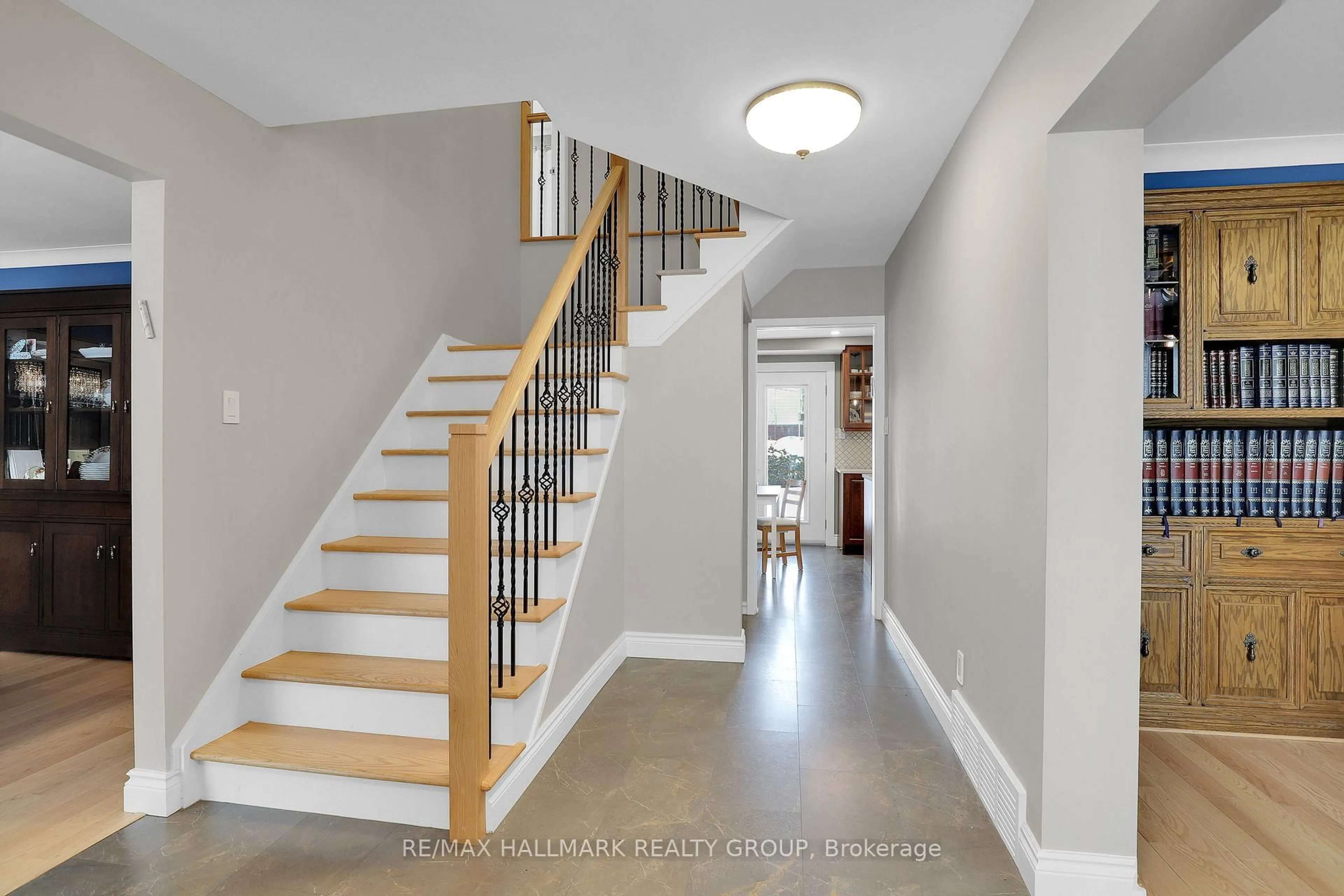 Stairs for 1712 Playfair Dr, Ottawa Ontario K1H 5S6