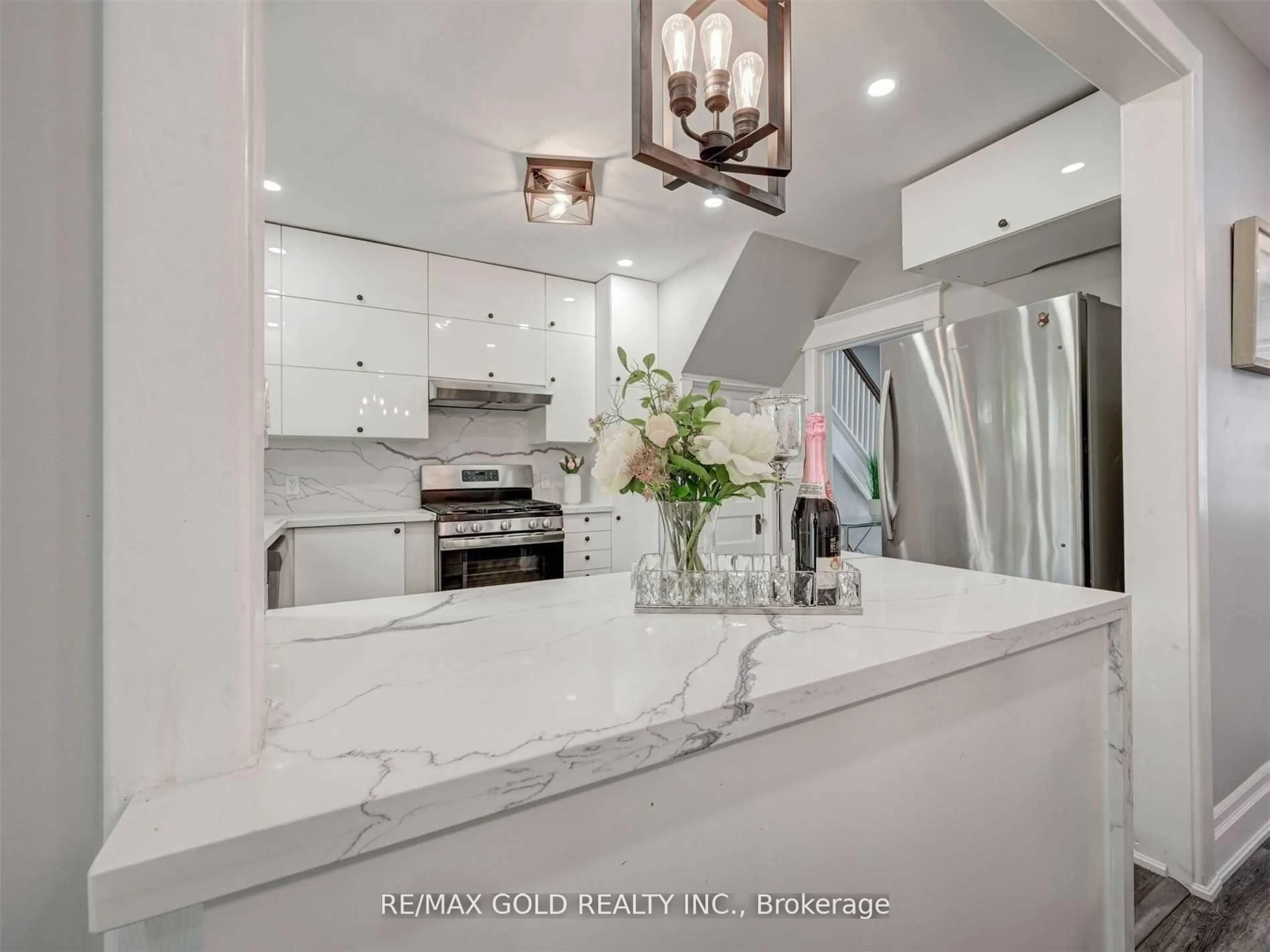 Open concept kitchen, ceramic/tile floor for 1124 Cannon St, Hamilton Ontario L8L 2J8
