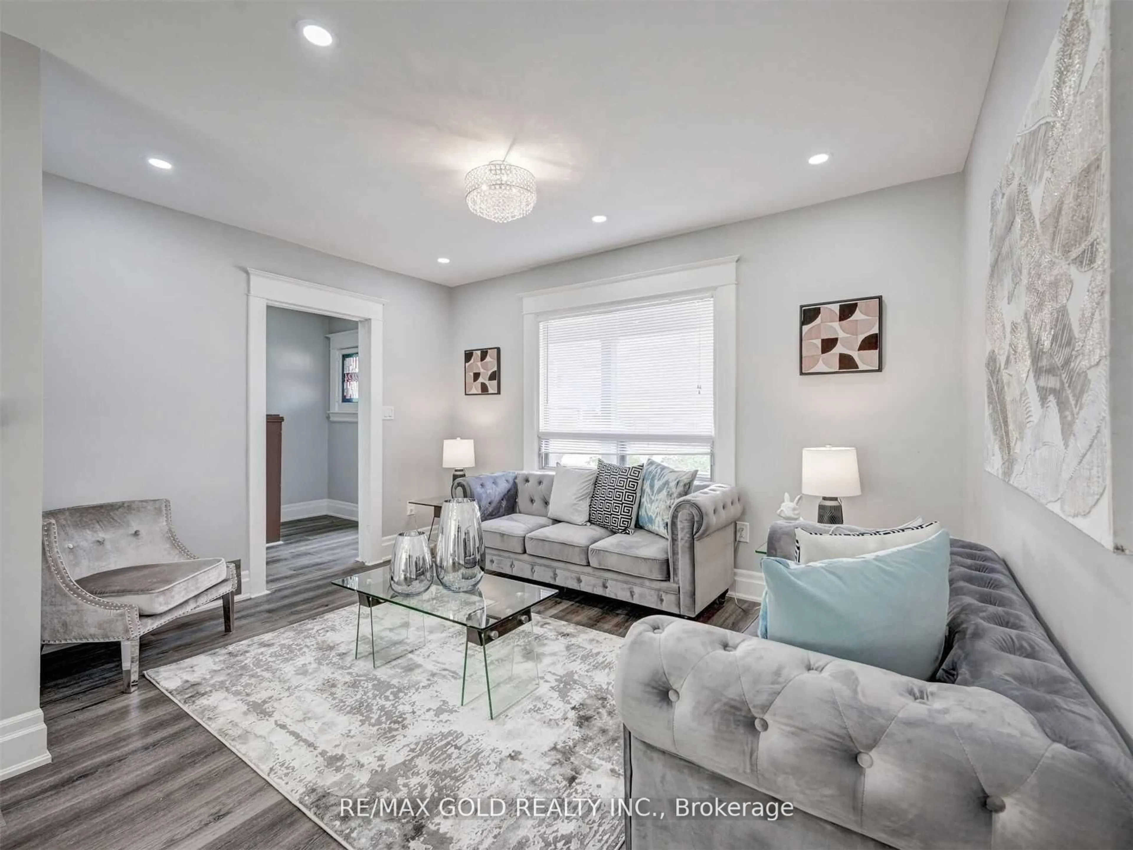 Living room with furniture, unknown for 1124 Cannon St, Hamilton Ontario L8L 2J8
