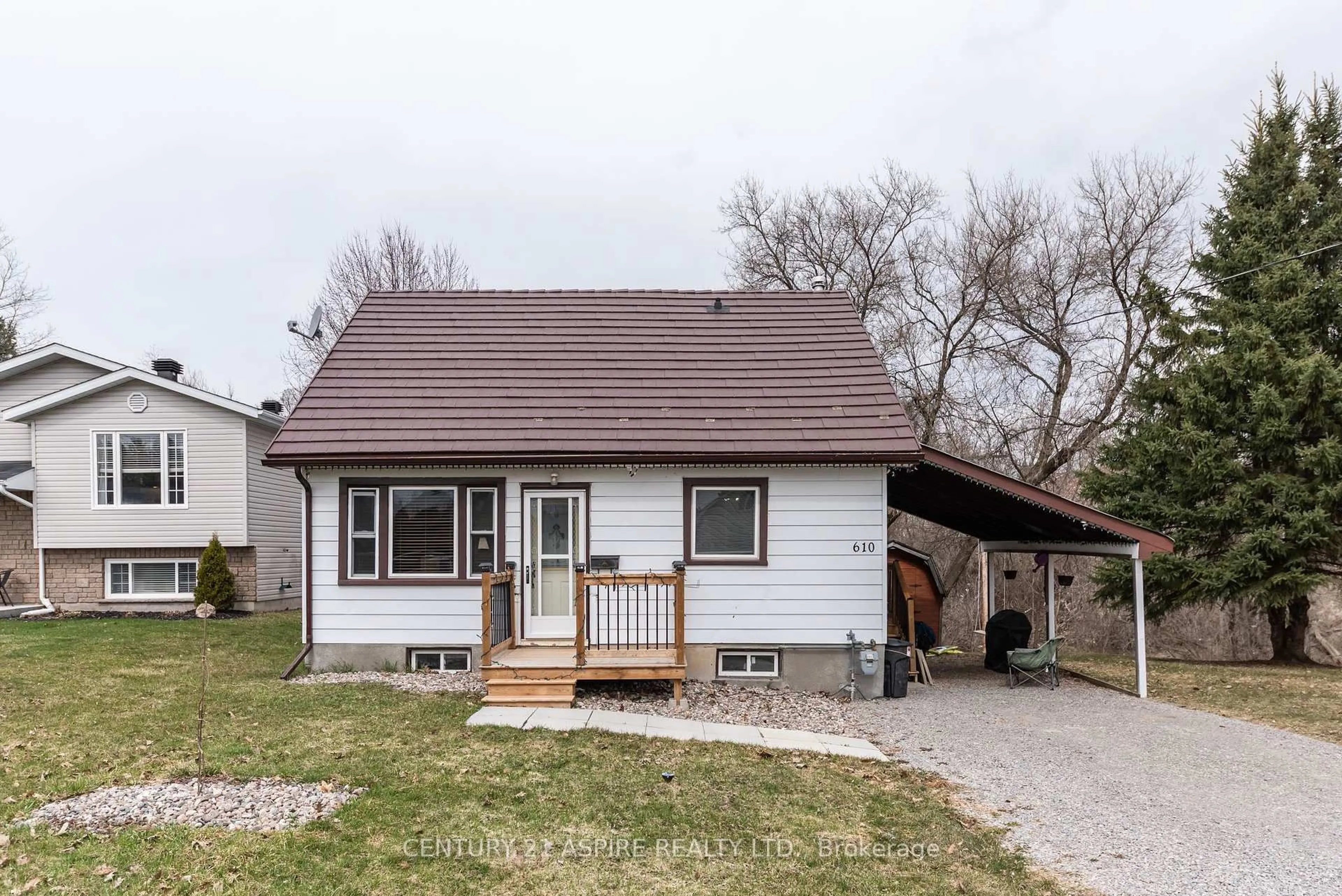Home with vinyl exterior material, street for 610 Fairview Ave, Pembroke Ontario K8A 8N5