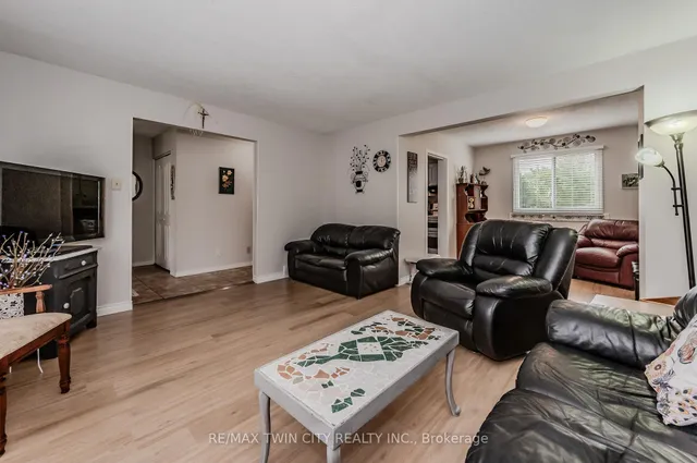 Additional property image - 136 St Jerome Cres
