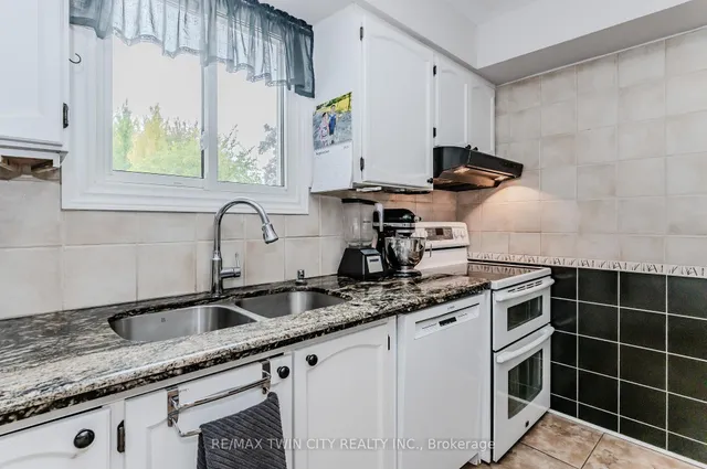 Additional property image - 136 St Jerome Cres