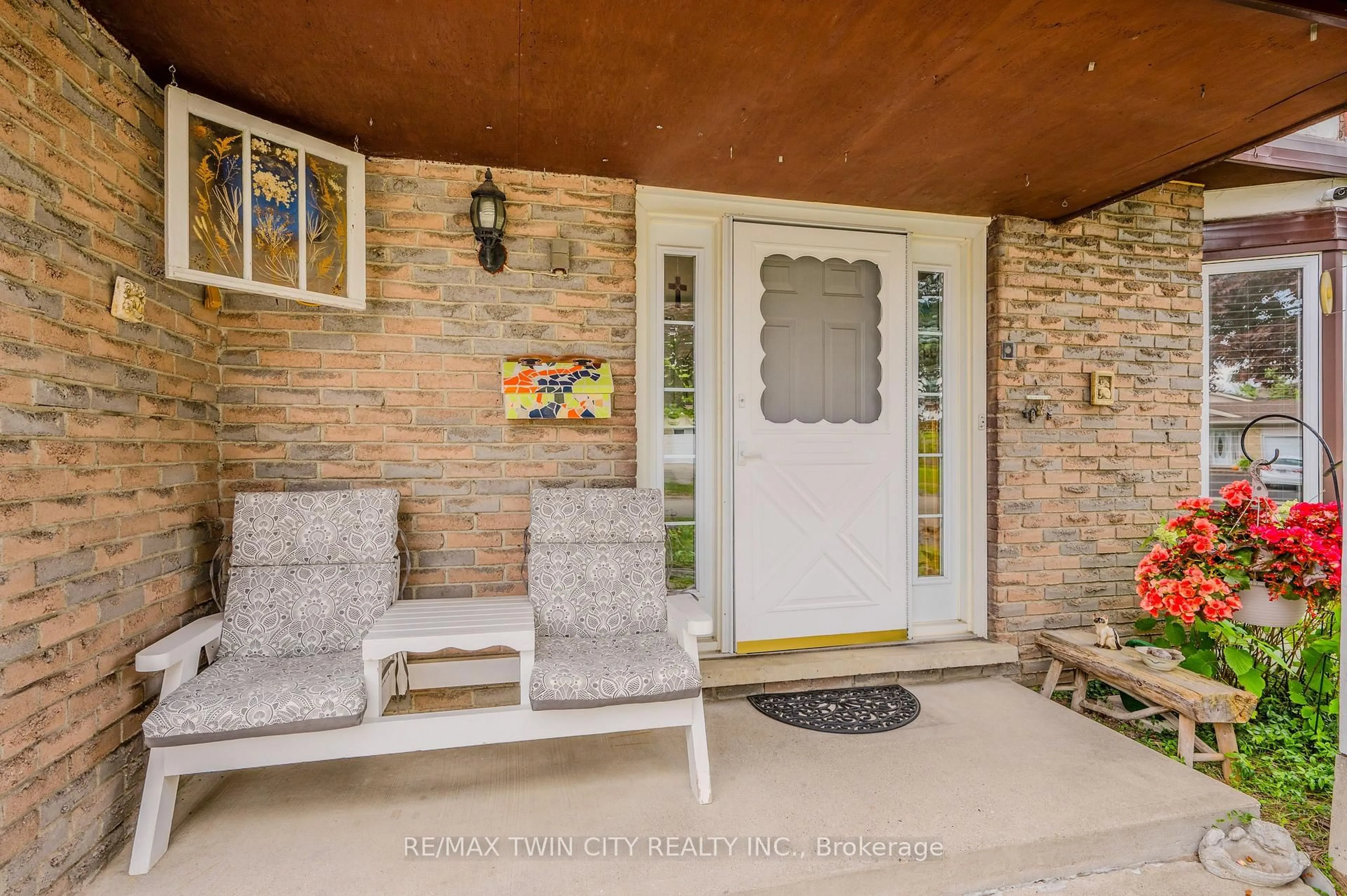 Indoor entryway for 136 St Jerome Cres, Kitchener Ontario N2C 2L2