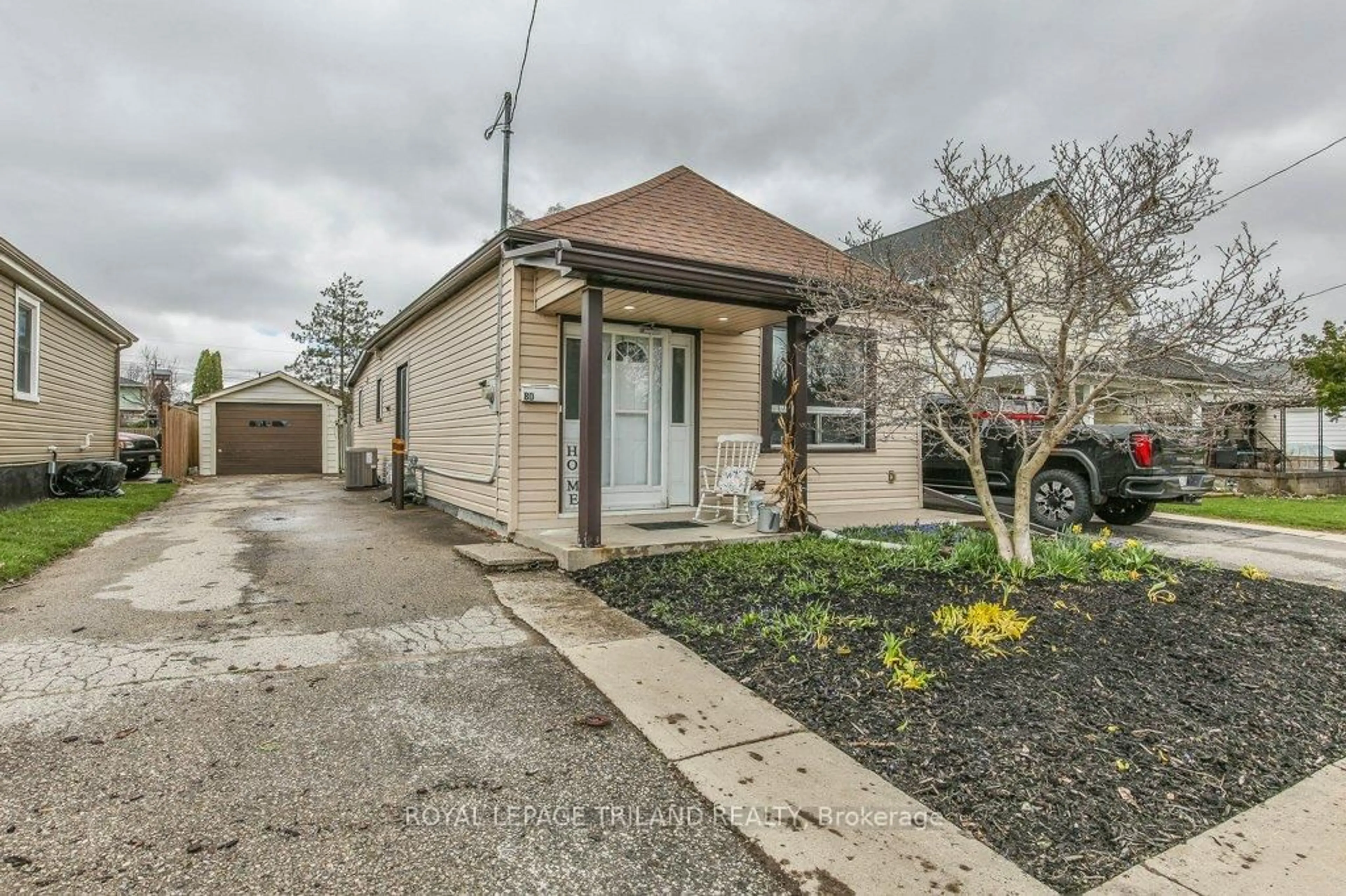 Unknown for 80 ELGIN St, London East Ontario N5Z 2T5