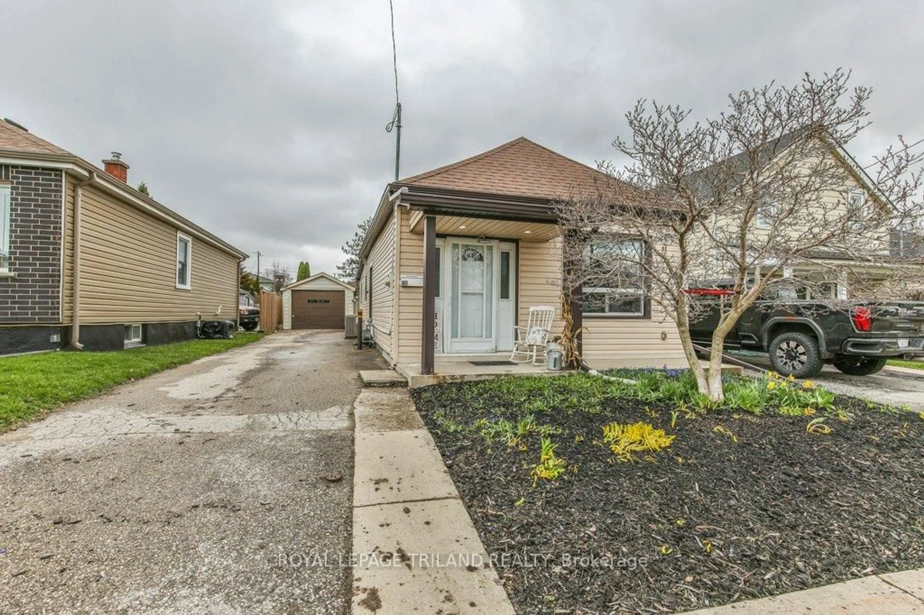 Unknown for 80 ELGIN St, London East Ontario N5Z 2T5
