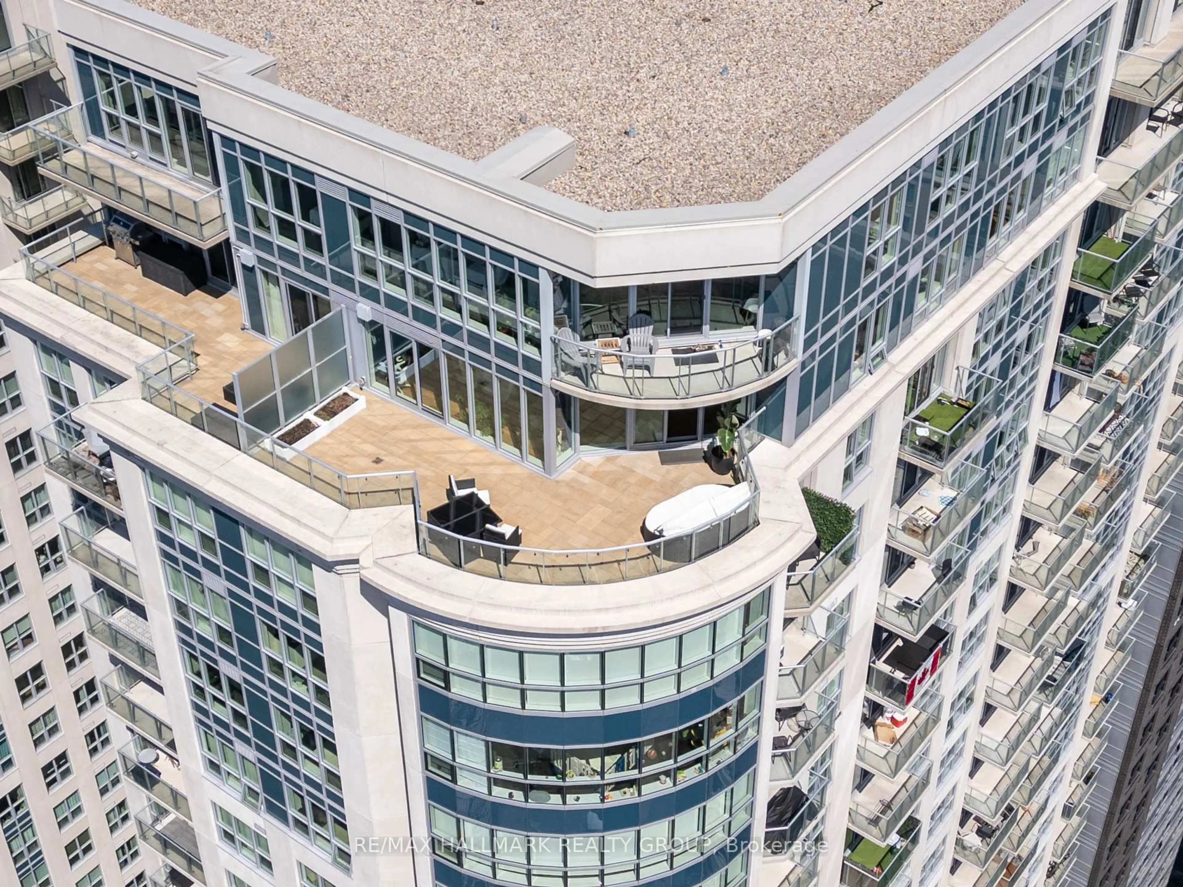 A pic from outside/outdoor area/front of a property/back of a property/a pic from drone, city buildings view from balcony for 195 Besserer St #2701, Ottawa Ontario K1N 0B6