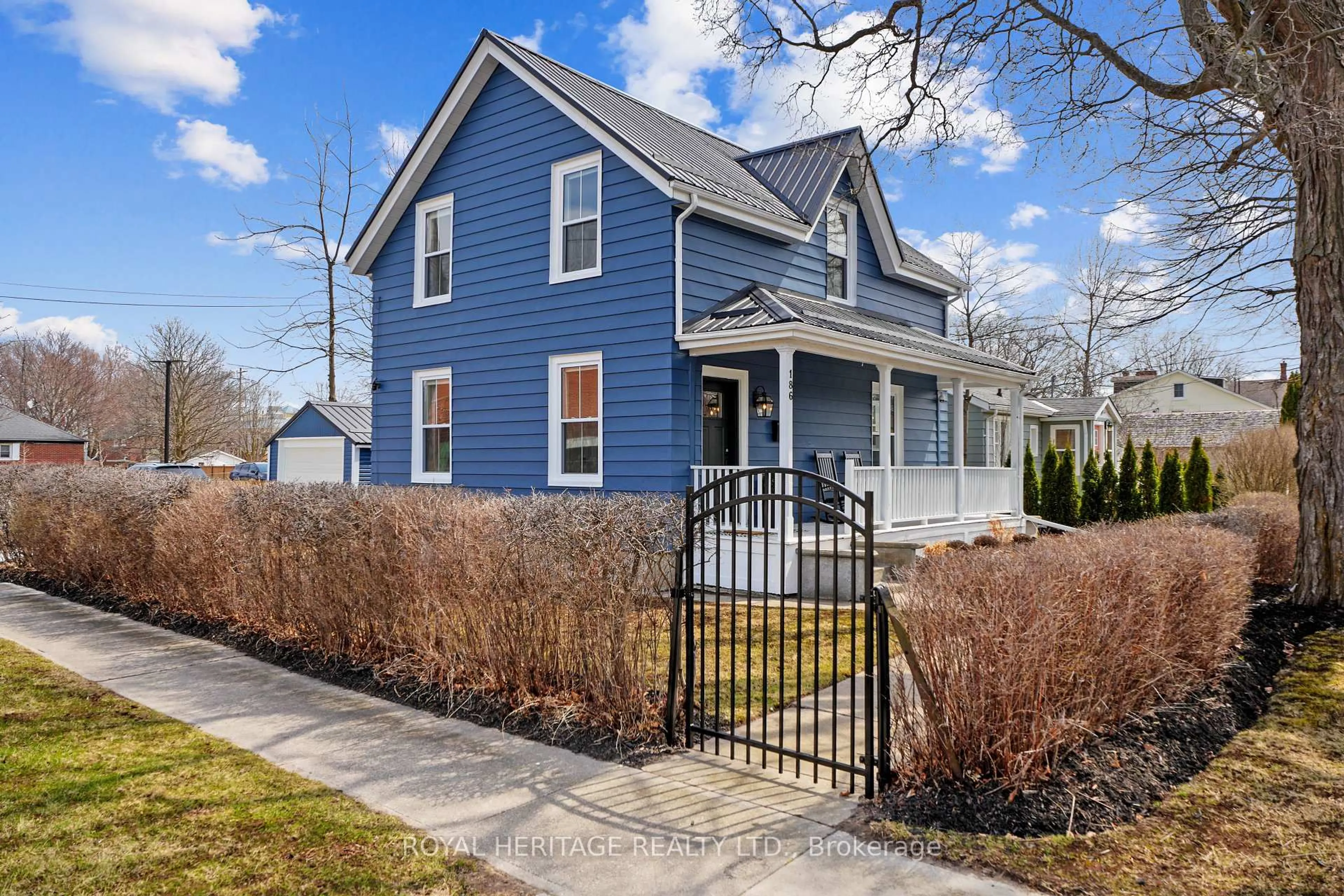 Home with vinyl exterior material, street for 186 Durham St, Cobourg Ontario K9A 3H6