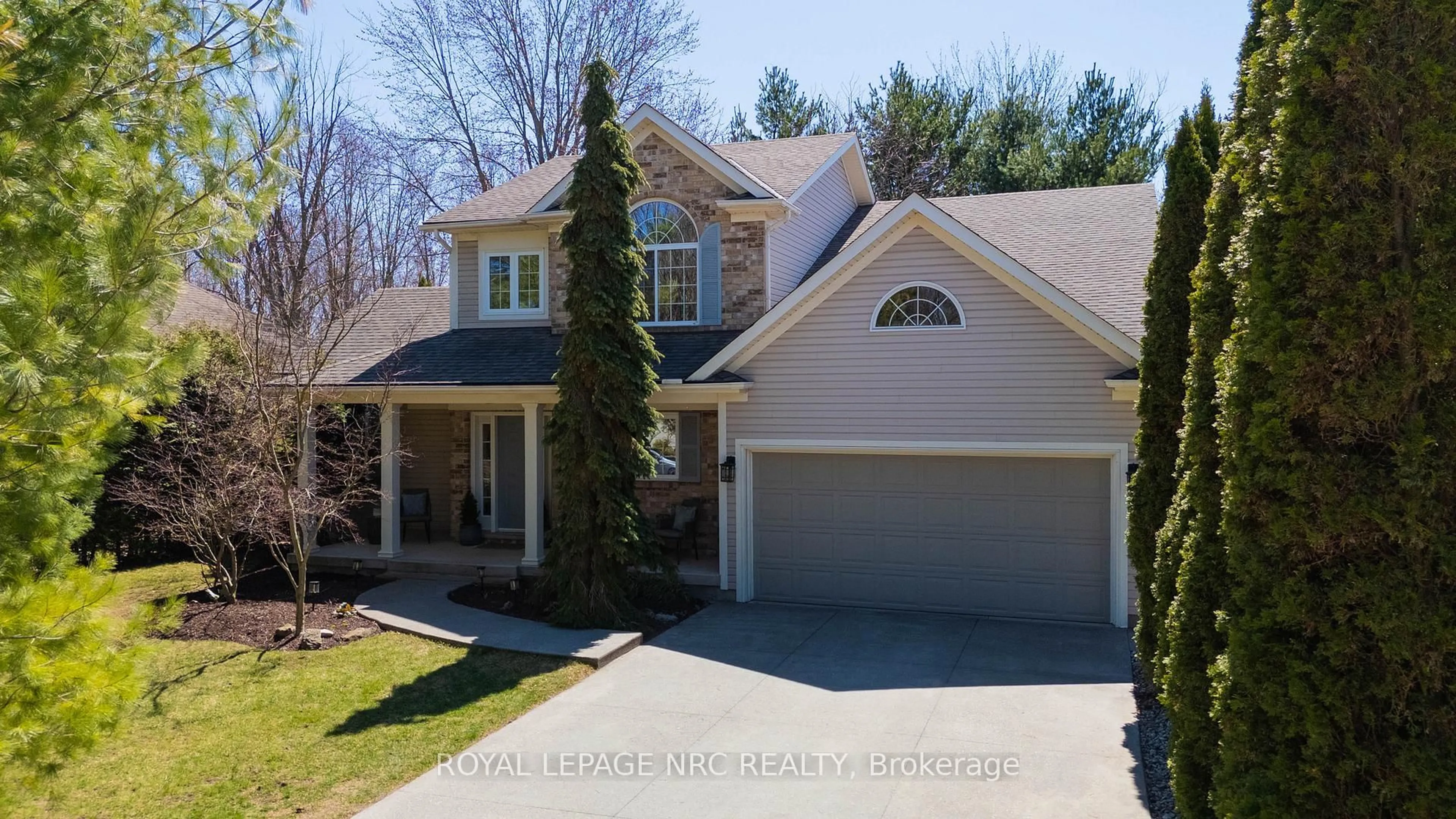 Home with vinyl exterior material, street for 14 Bacon Lane, Pelham Ontario L0S 1E4