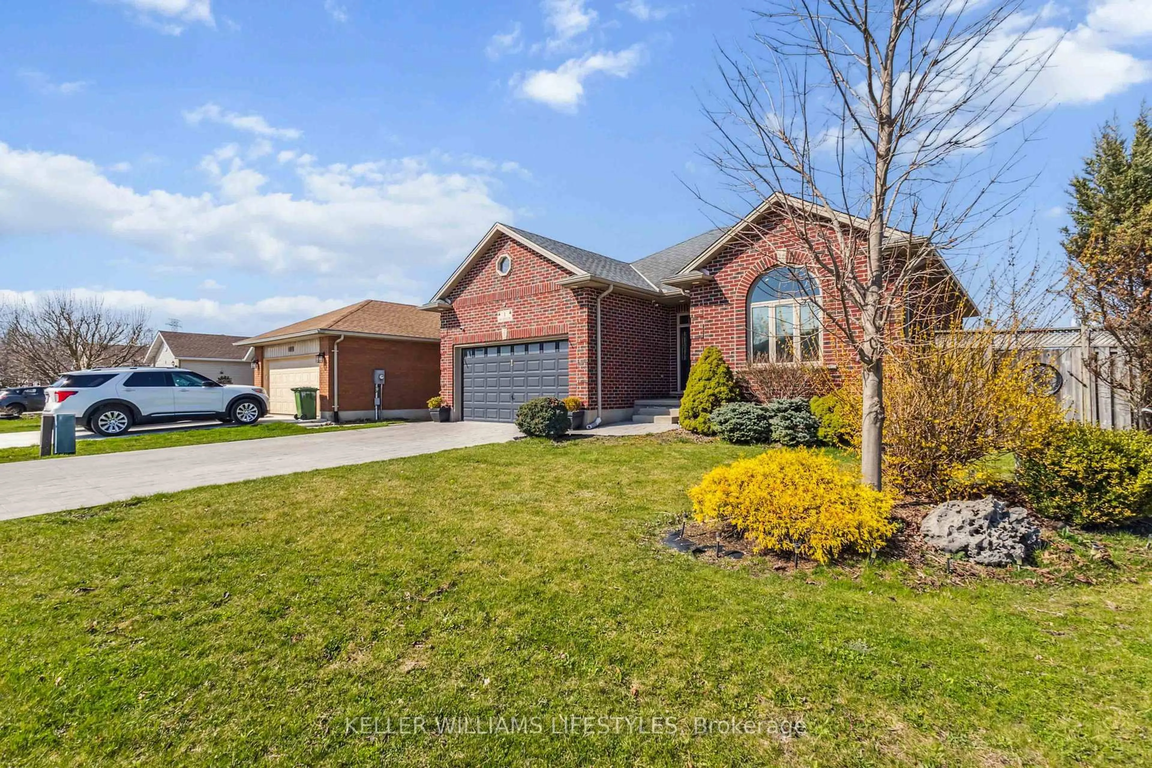 Home with brick exterior material, street for 1 McGregor Crt, St. Thomas Ontario N5P 4H7