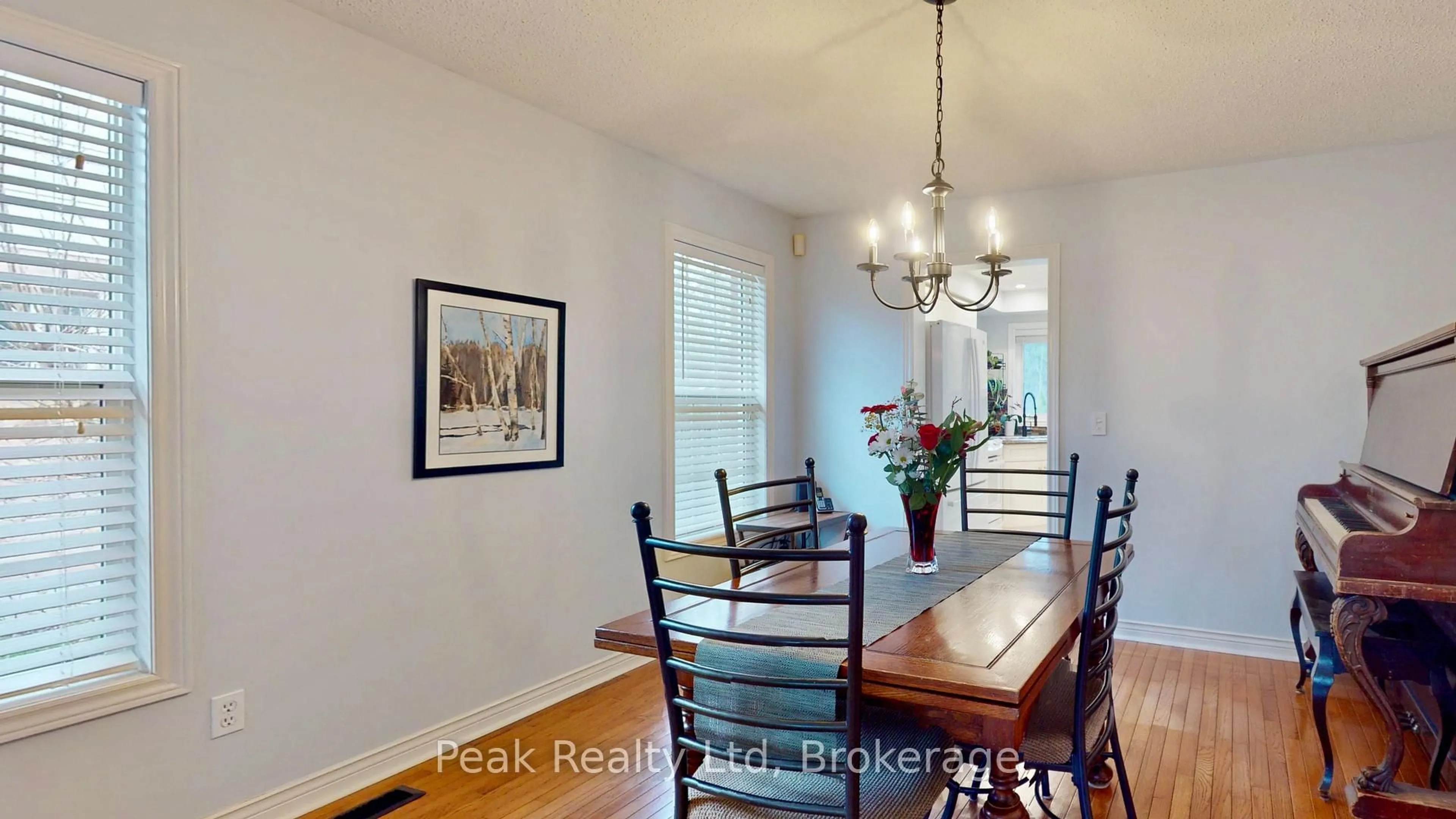 Dining room, wood/laminate floor for 7 Hunt St, North Dumfries Ontario N0B 1E0