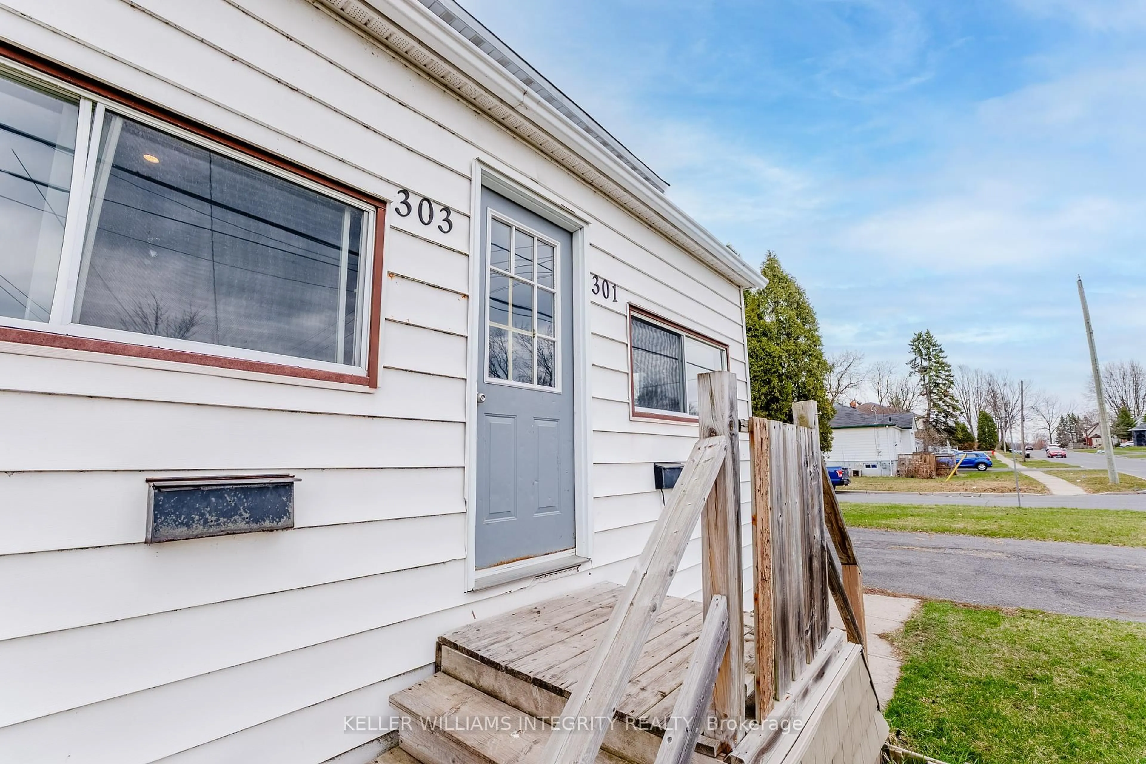 Home with vinyl exterior material, street for 301-303 Hoople Ave, Cornwall Ontario K6J 2A5