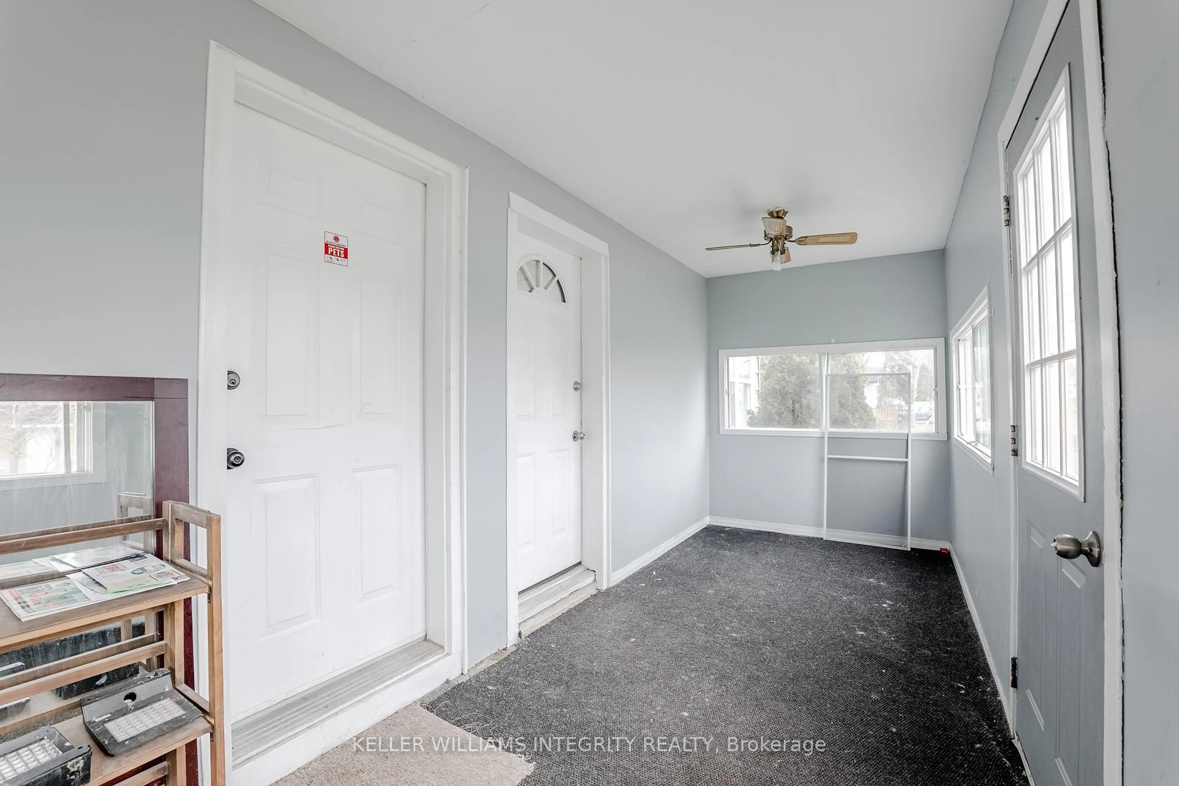 Indoor entryway for 301-303 Hoople Ave, Cornwall Ontario K6J 2A5