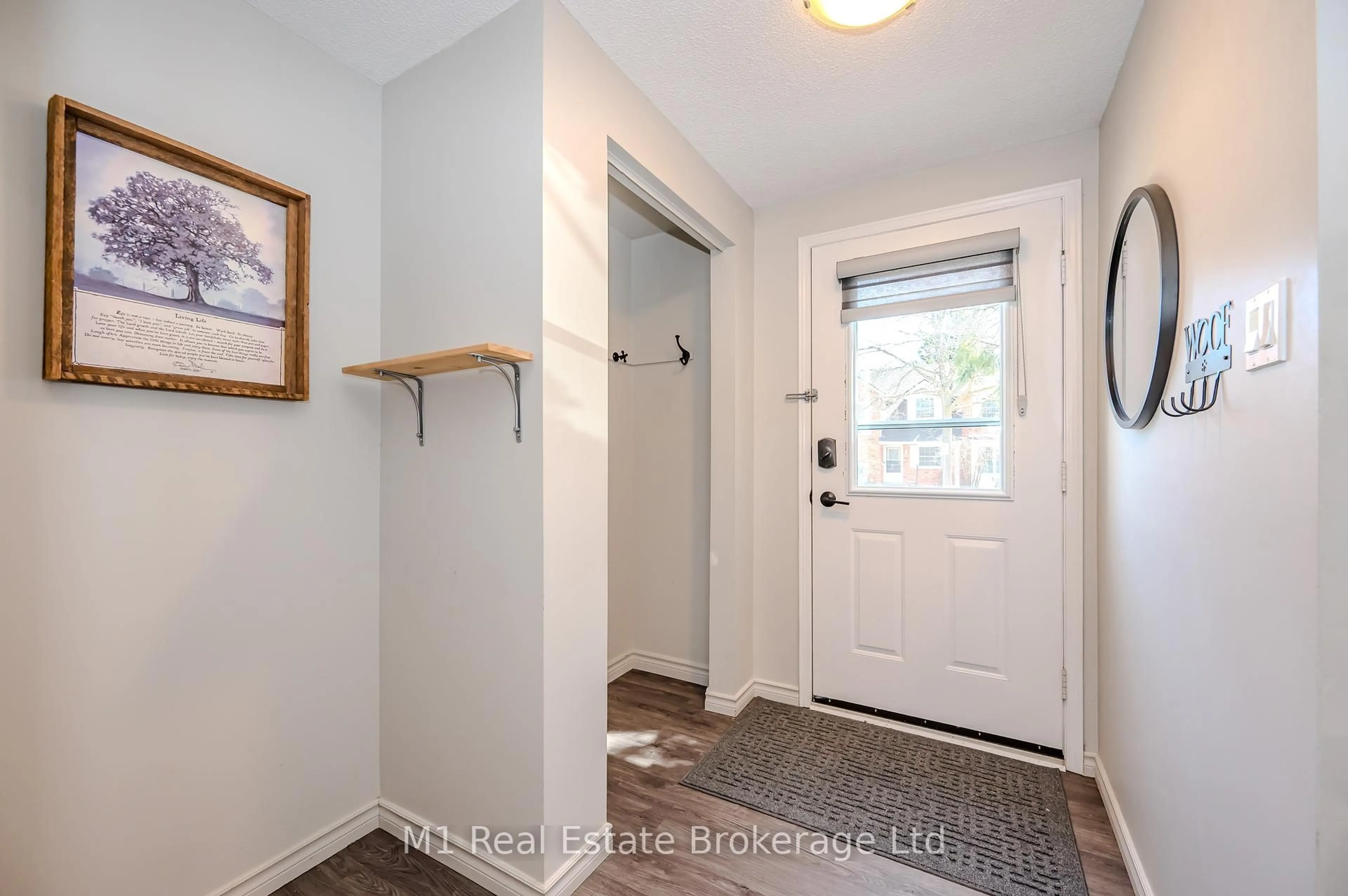 Indoor entryway for 129 VICTORIA Rd #8, Guelph Ontario N1E 6V3