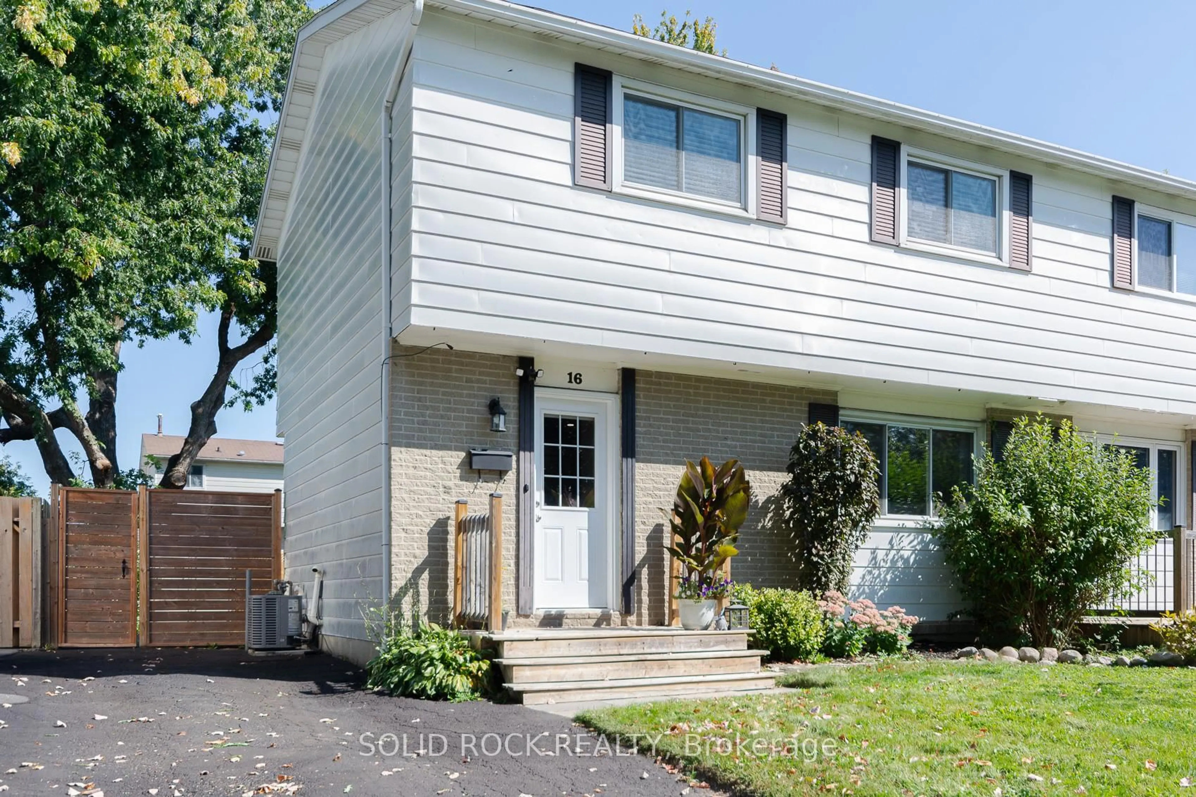 Home with vinyl exterior material, street for 16 Shouldice Cres, Ottawa Ontario K2L 1M9