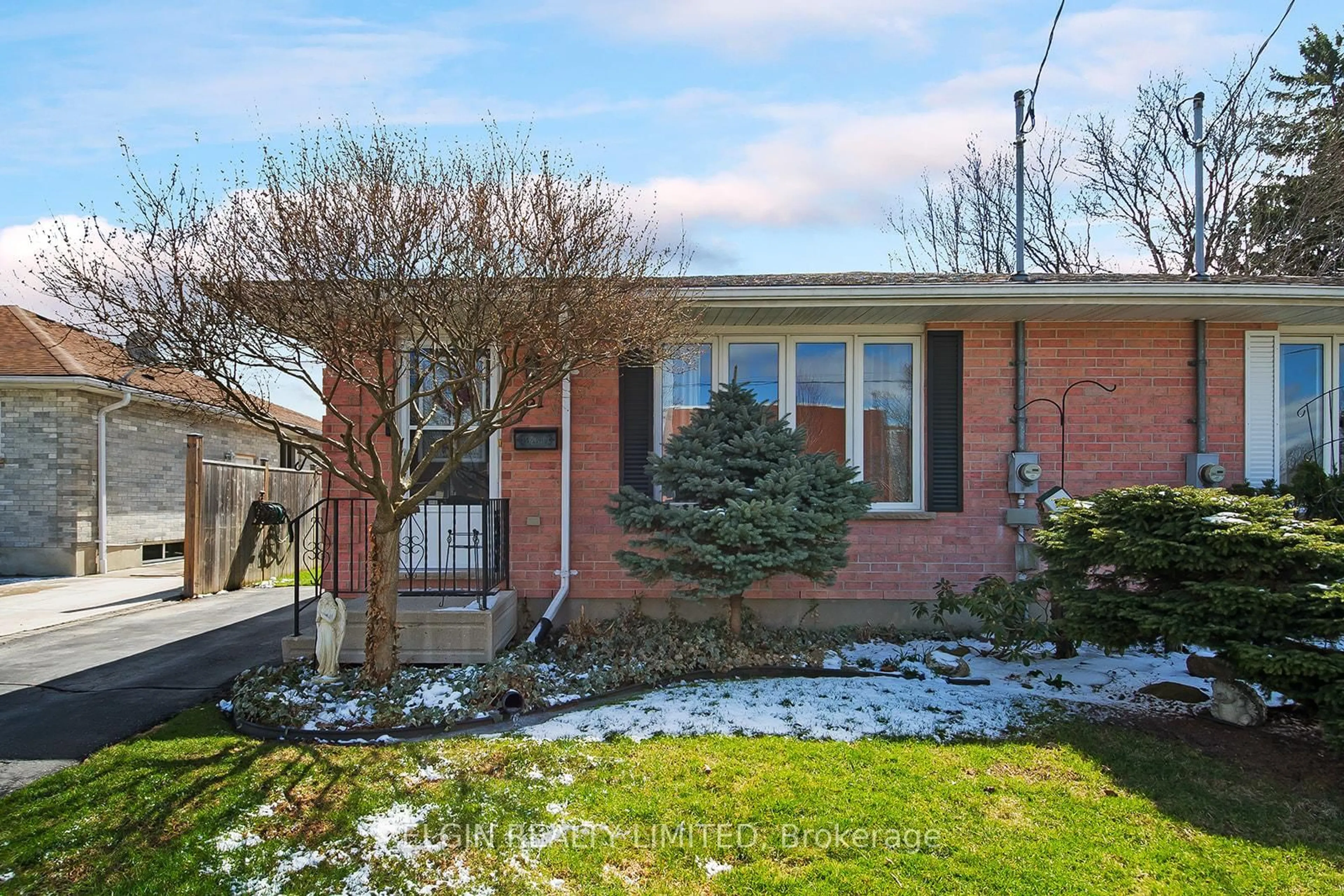 Home with brick exterior material, street for 61 Edward St, St. Thomas Ontario N5P 1Y5