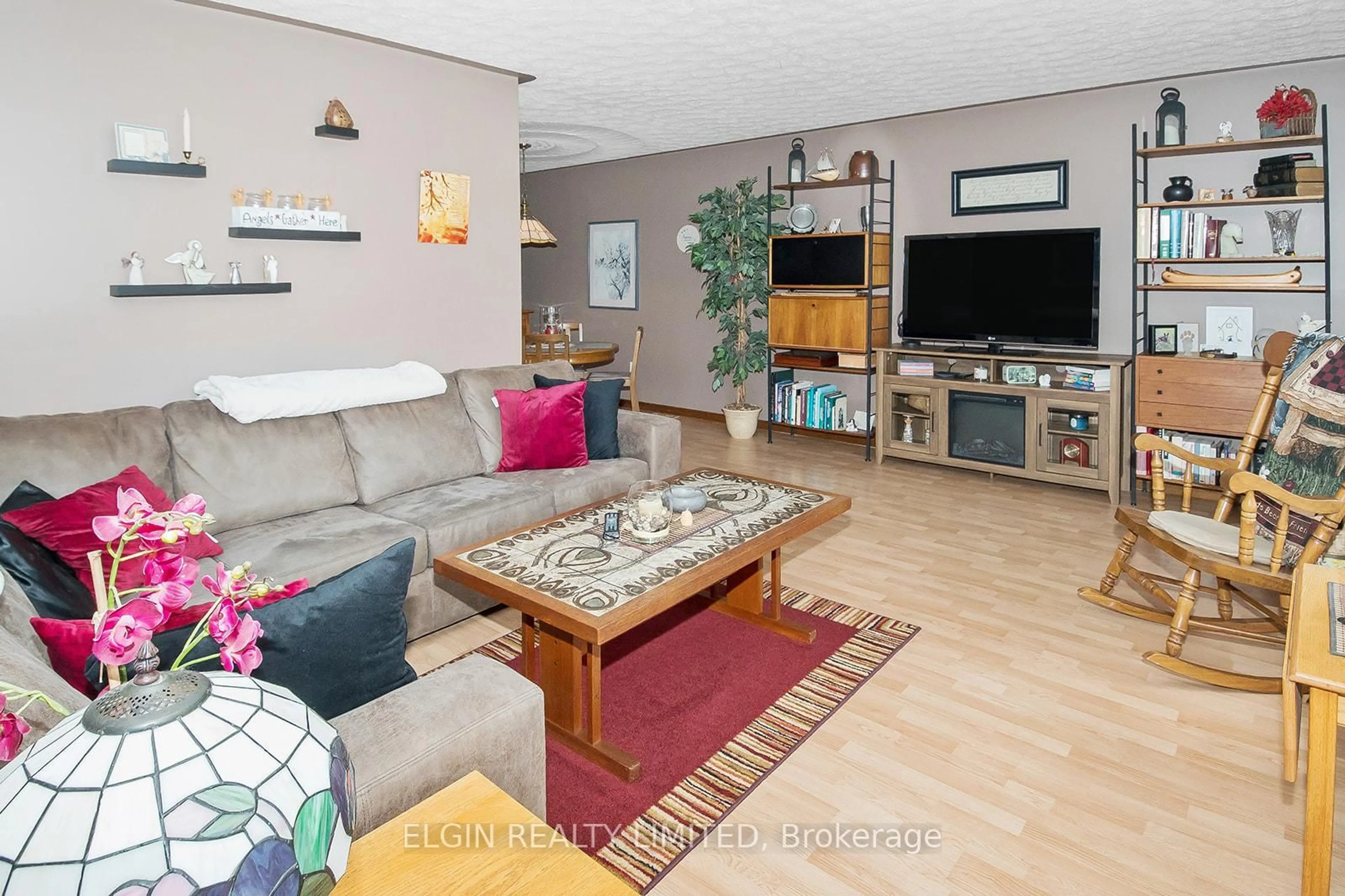 Living room with furniture, wood/laminate floor for 61 Edward St, St. Thomas Ontario N5P 1Y5