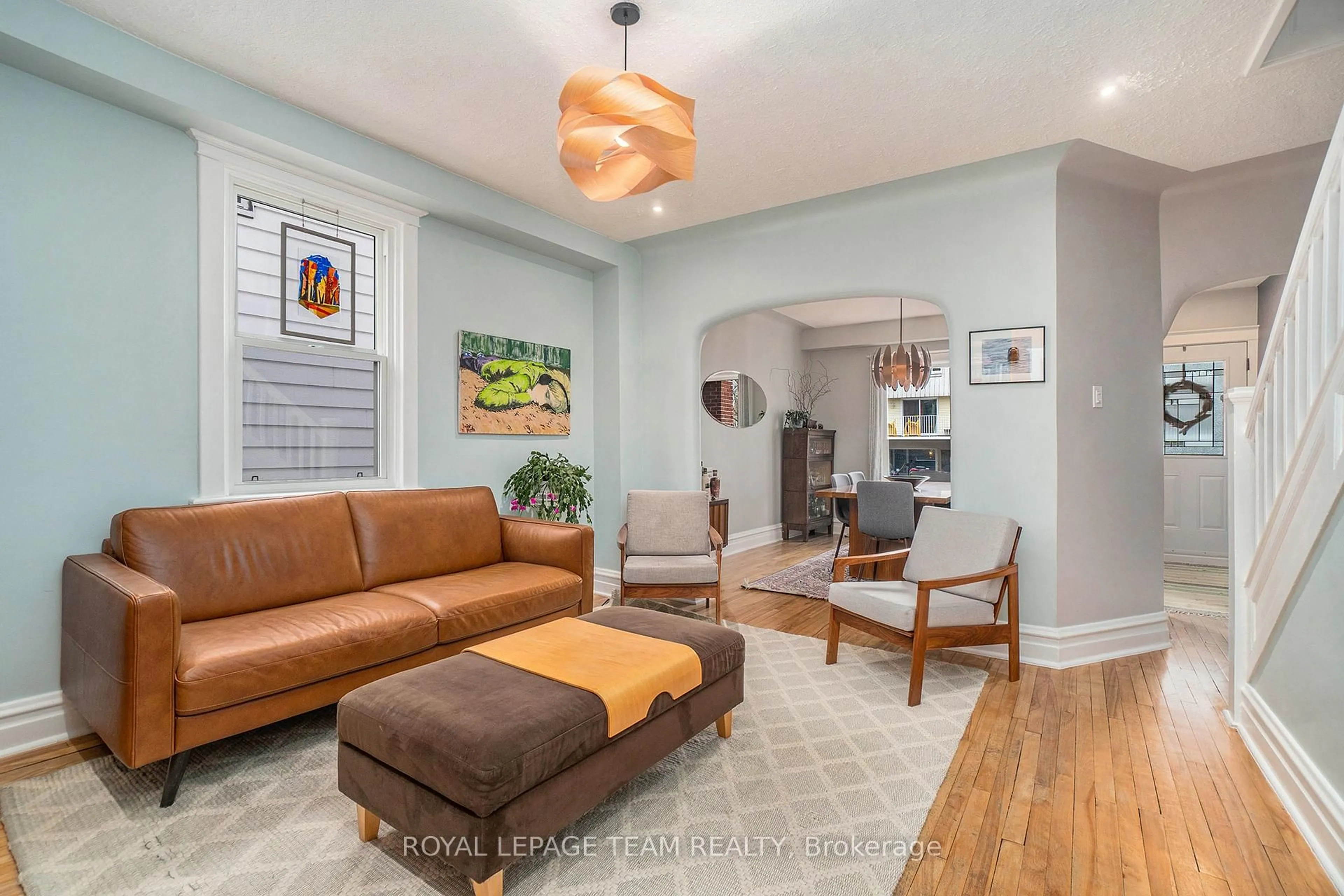 Living room with furniture, unknown for 275 St. Andrew St, Ottawa Ontario K1N 5G8