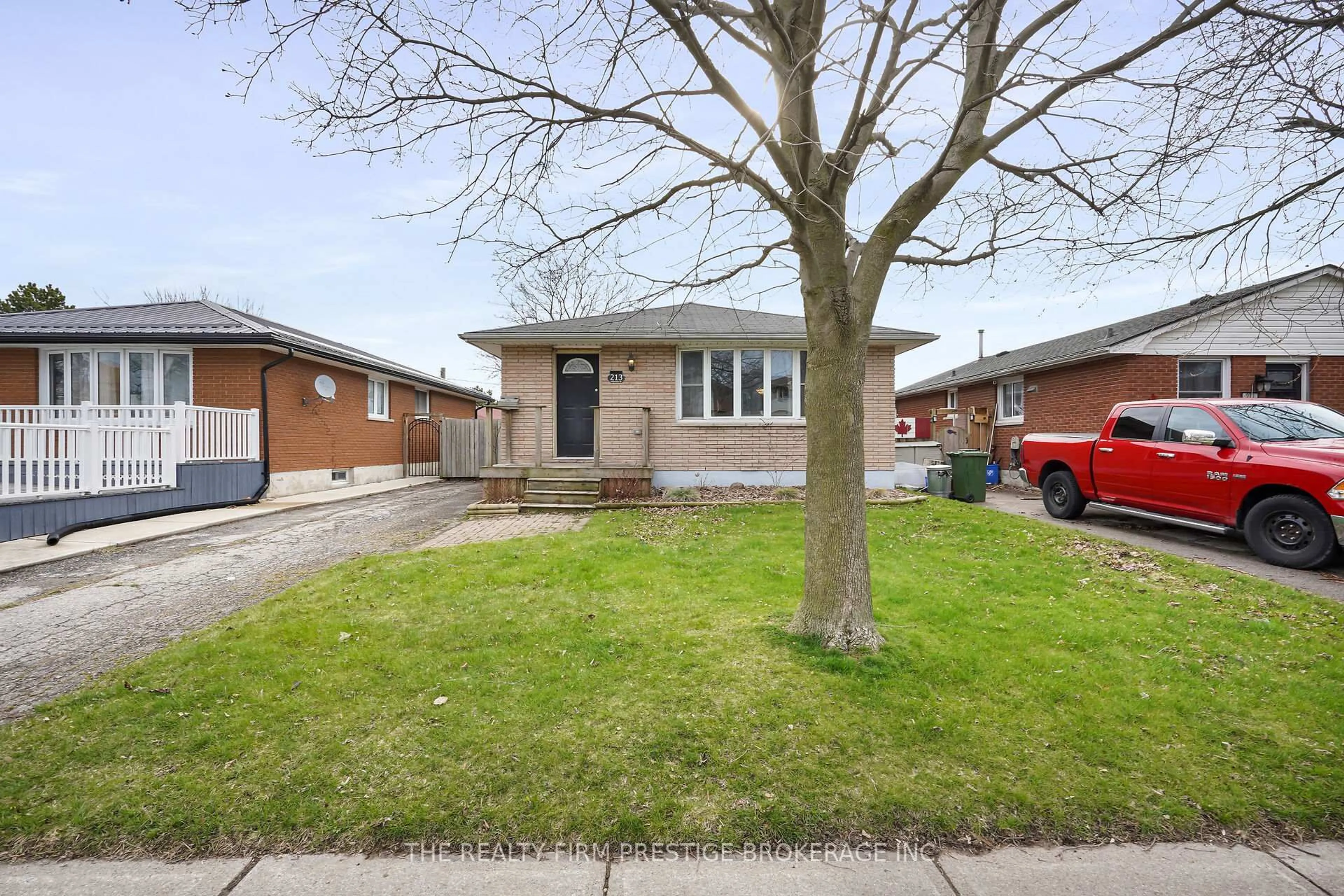 Home with brick exterior material, street for 213 Highview Dr, St. Thomas Ontario N5R 5H6