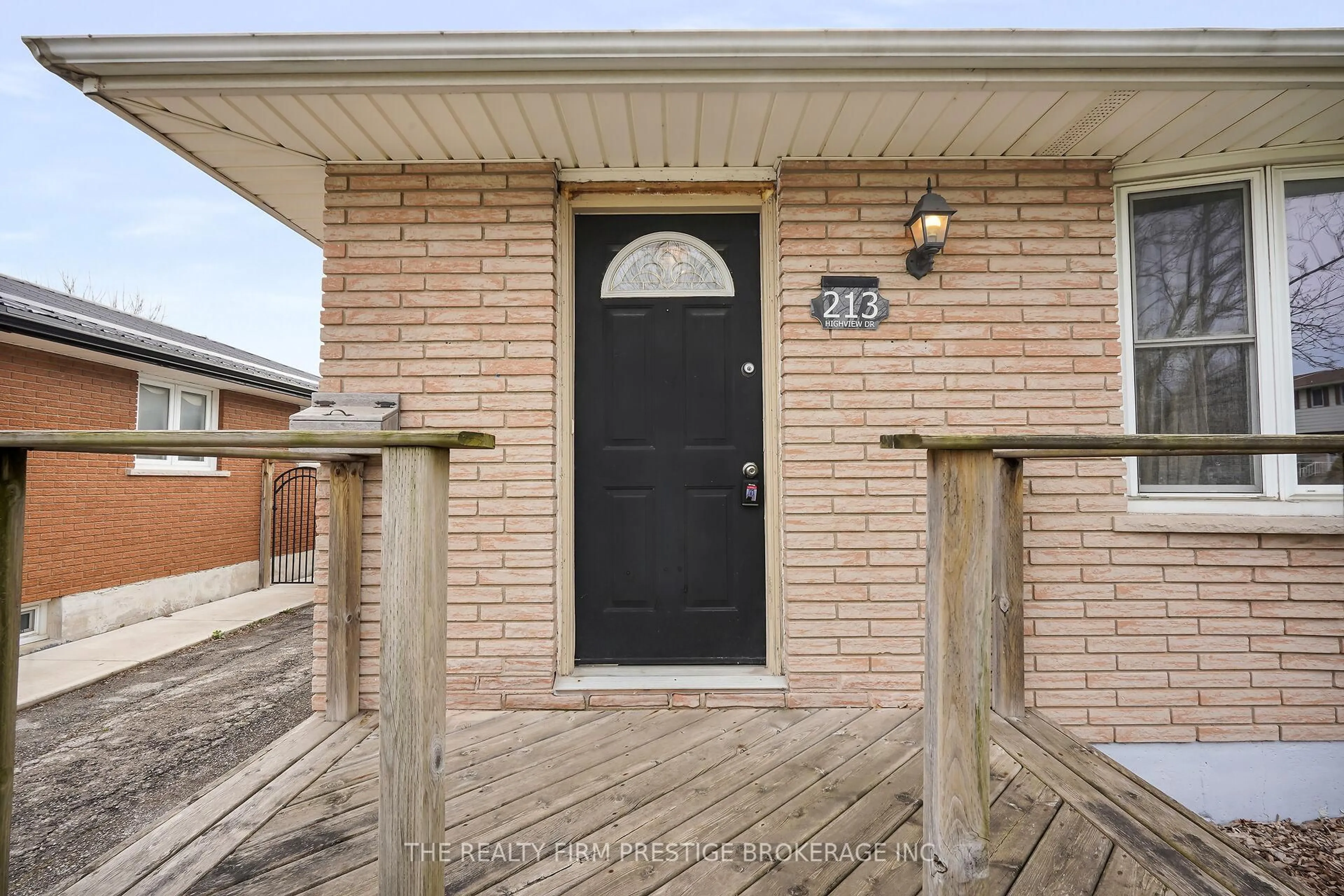 Unknown for 213 Highview Dr, St. Thomas Ontario N5R 5H6