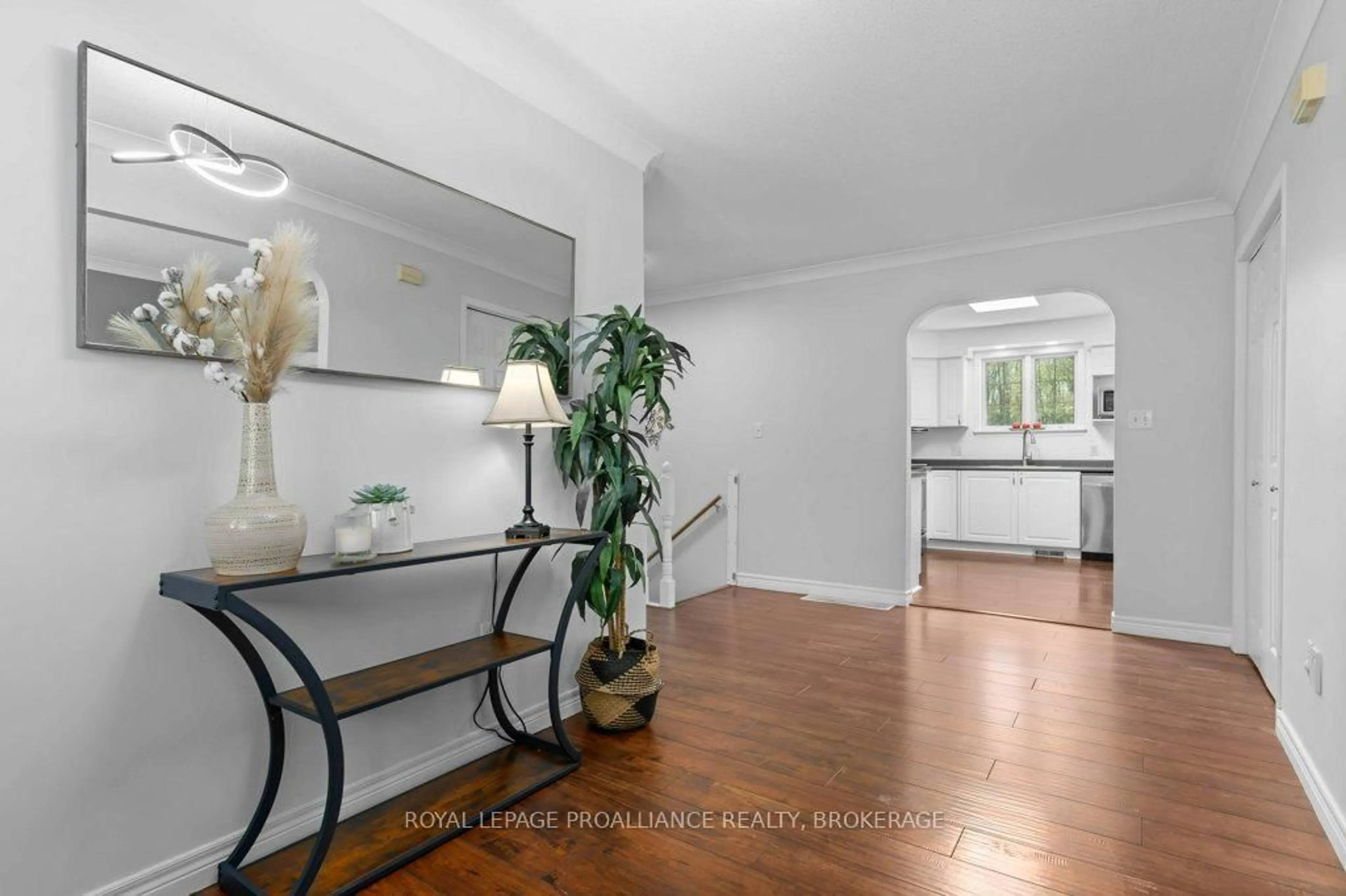 Indoor entryway for 6168 Revell Rd, Verona Ontario K0H 2W0
