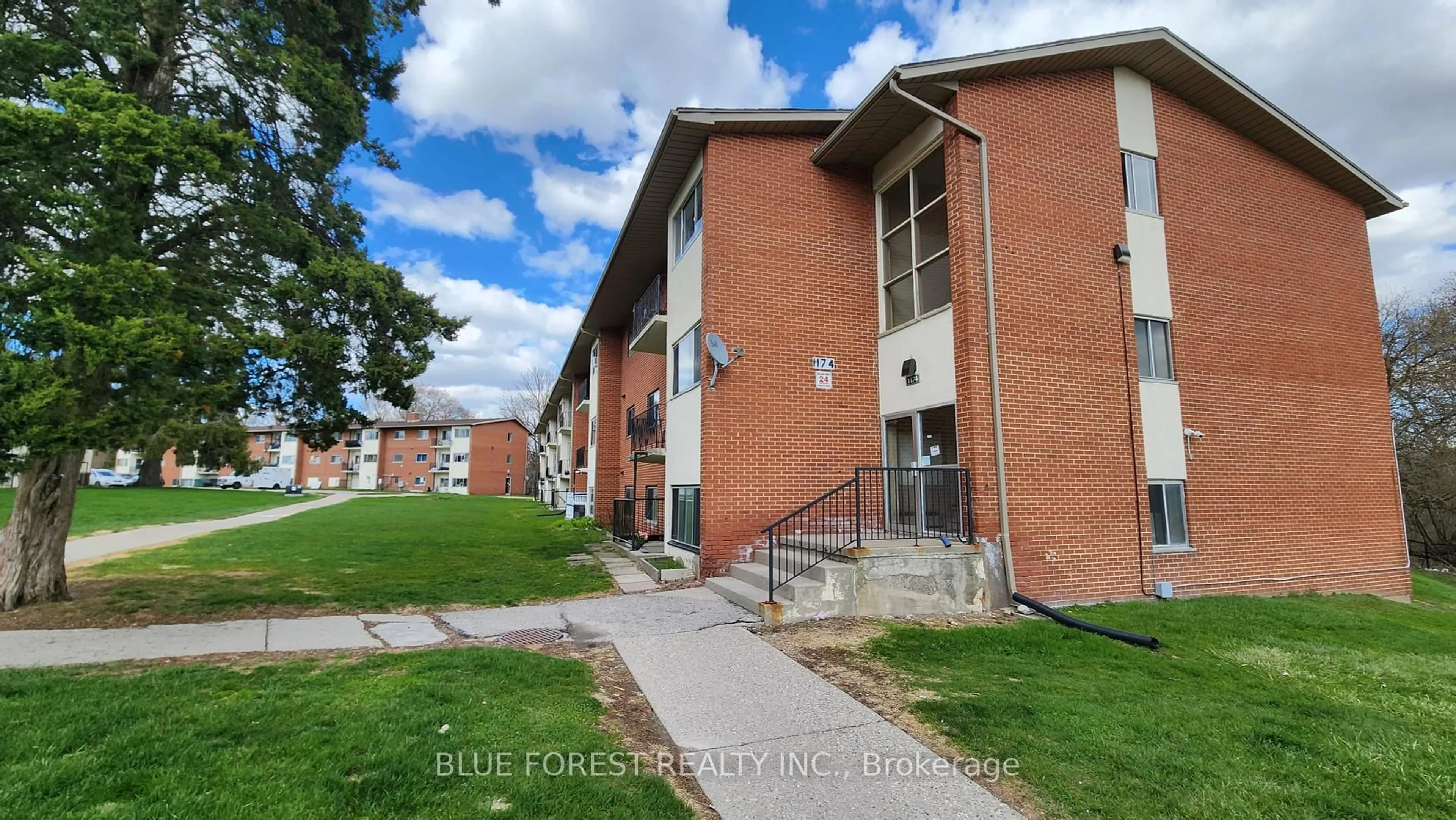 Unknown for 1174 Hamilton Rd #303, London East Ontario N5W 1A9