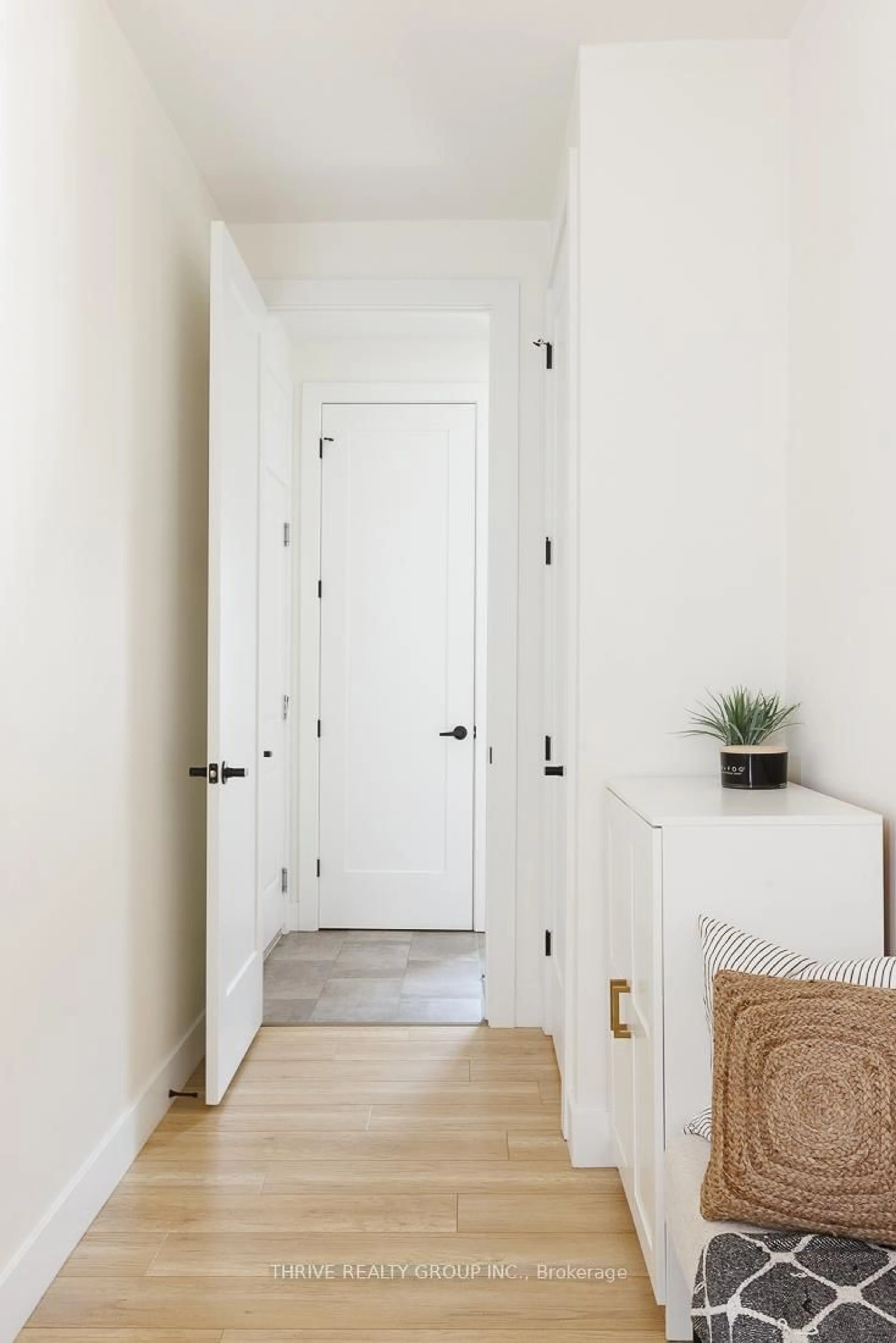 Indoor entryway for 51 Tanya Dr, Southwest Middlesex Ontario N0L 1M0