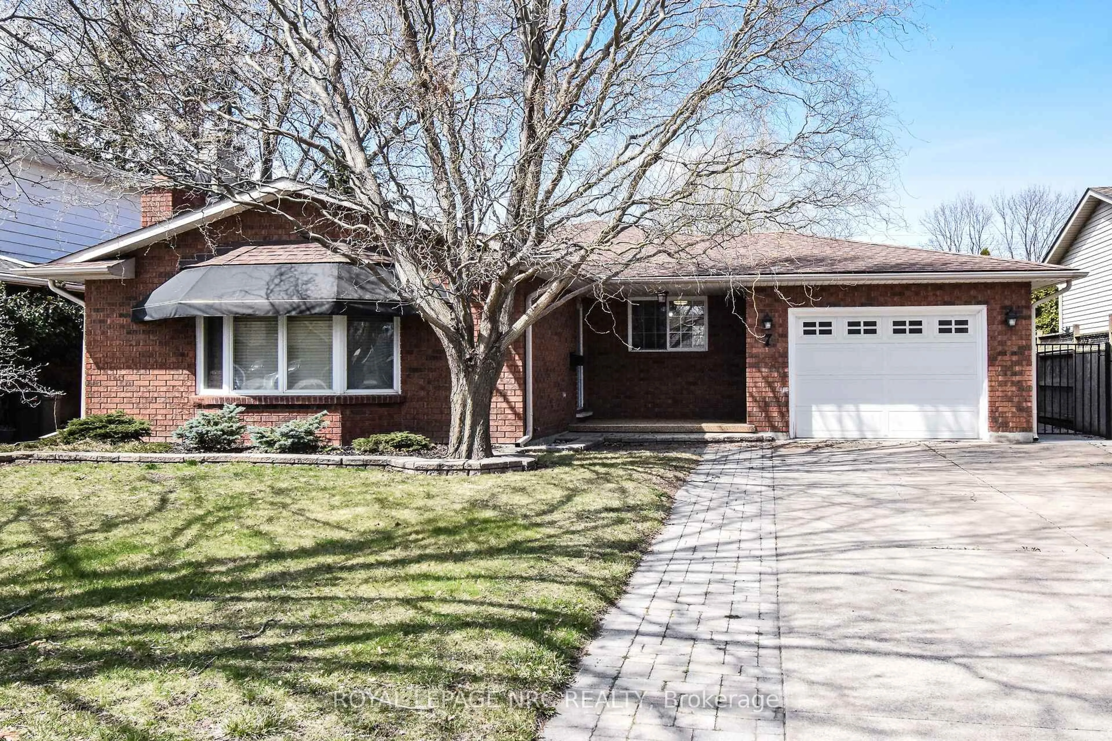 Home with brick exterior material, street for 7 Port Master Dr, St. Catharines Ontario L2N 6X3