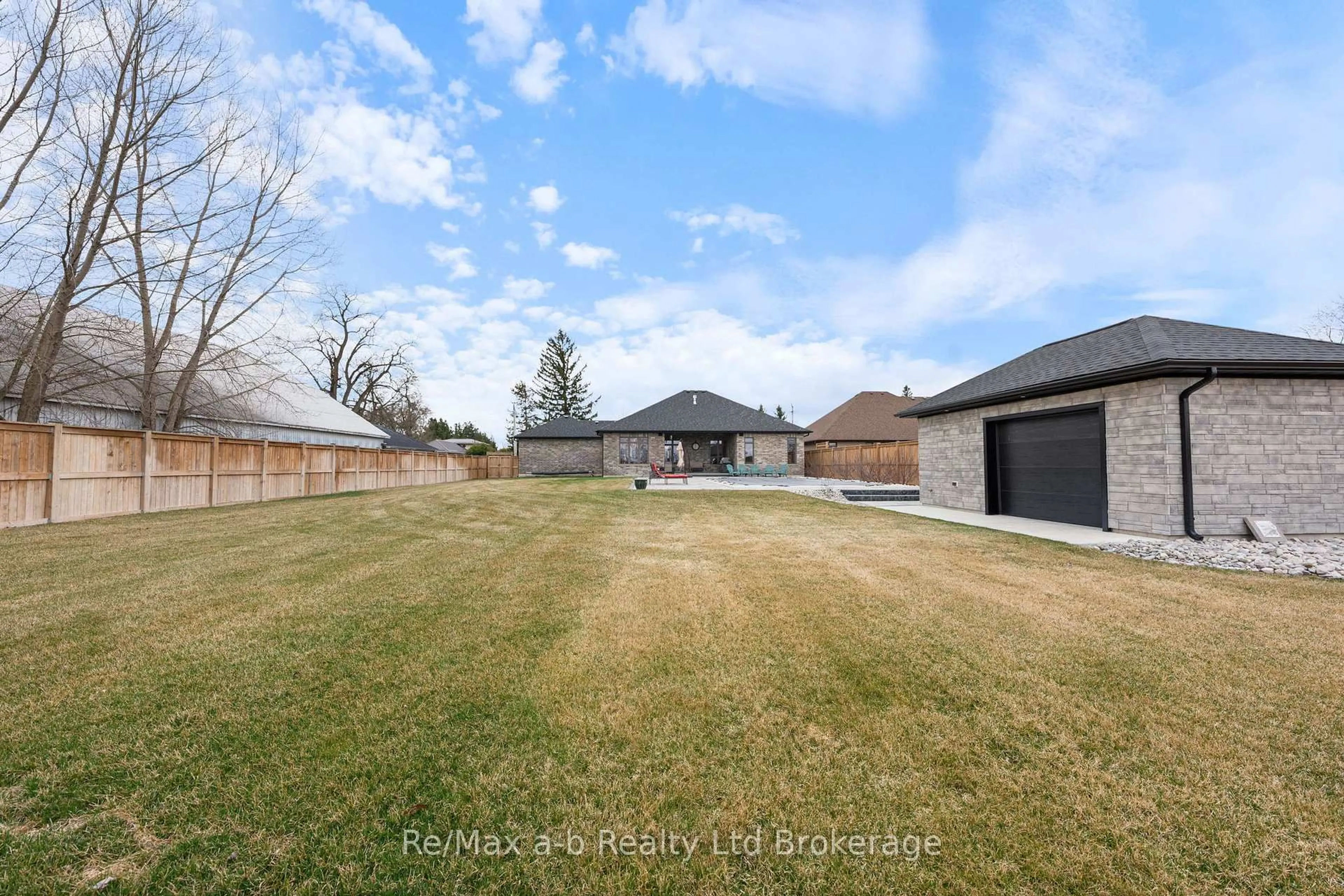 A pic from outside/outdoor area/front of a property/back of a property/a pic from drone, street for 1005 Windham Centre Rd, Norfolk Ontario N0E 2A0