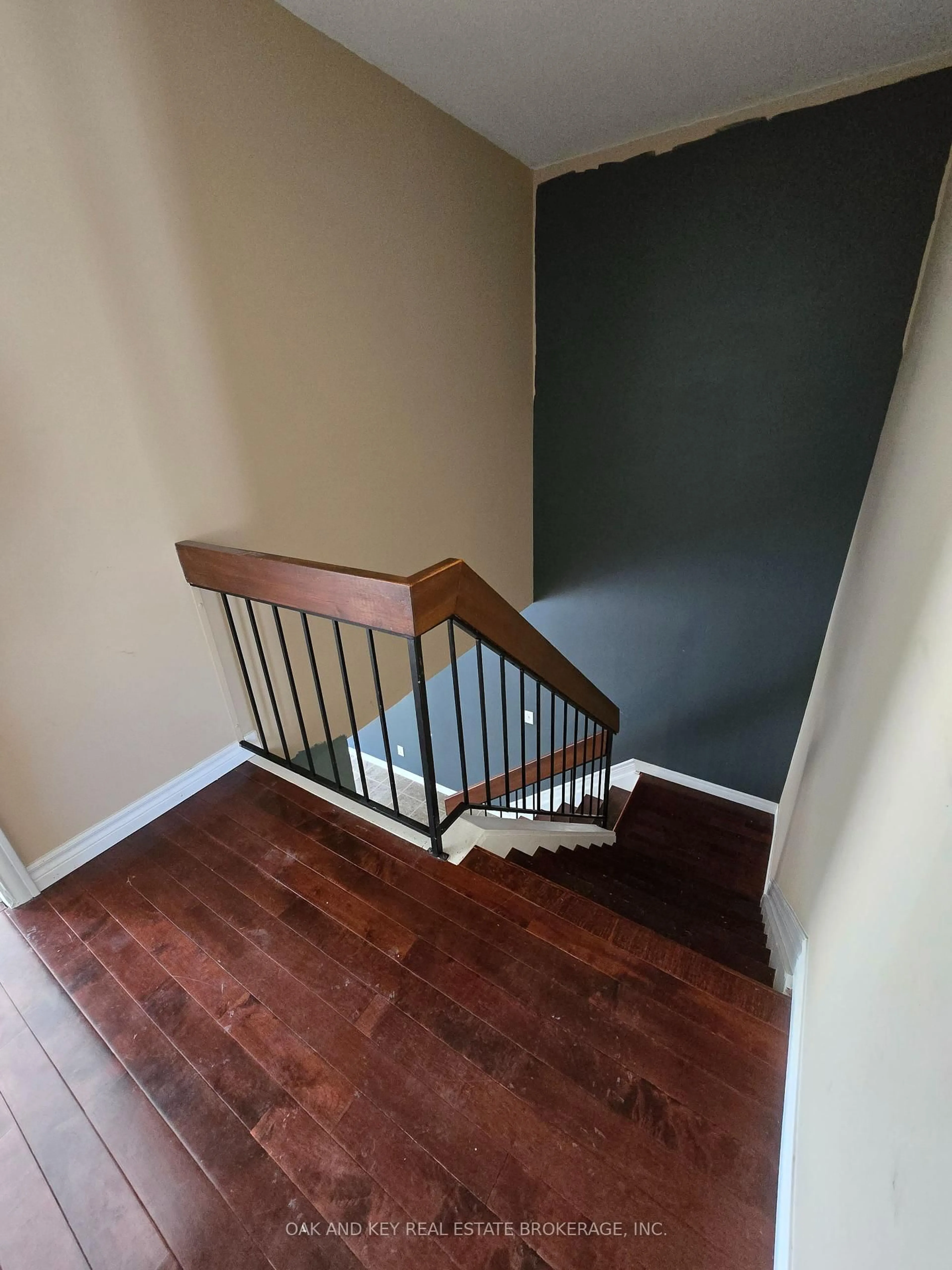 Stairs for 895 Dalhousie Dr, London South Ontario N6K 1M8