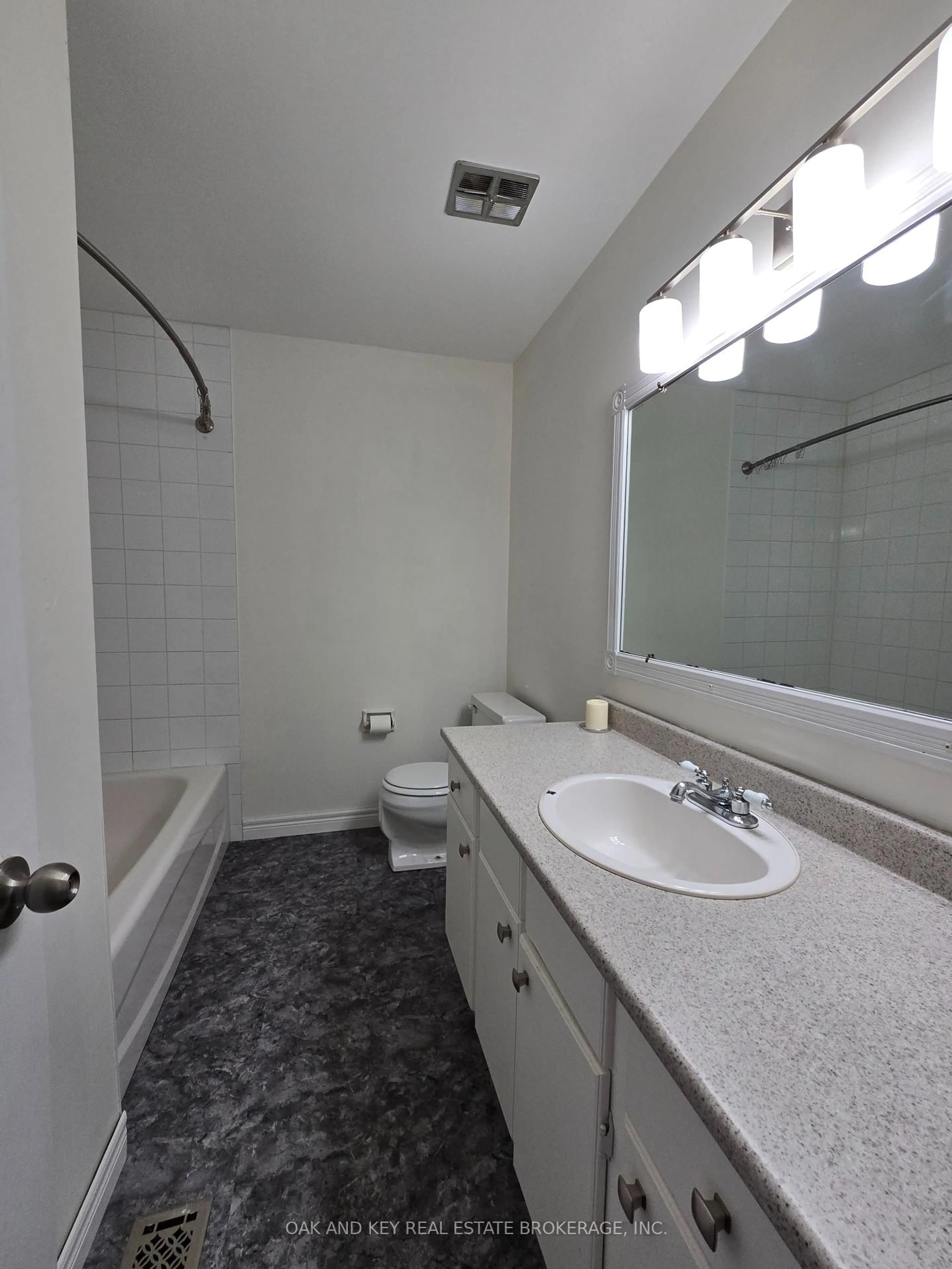 Standard bathroom, unknown for 895 Dalhousie Dr, London South Ontario N6K 1M8