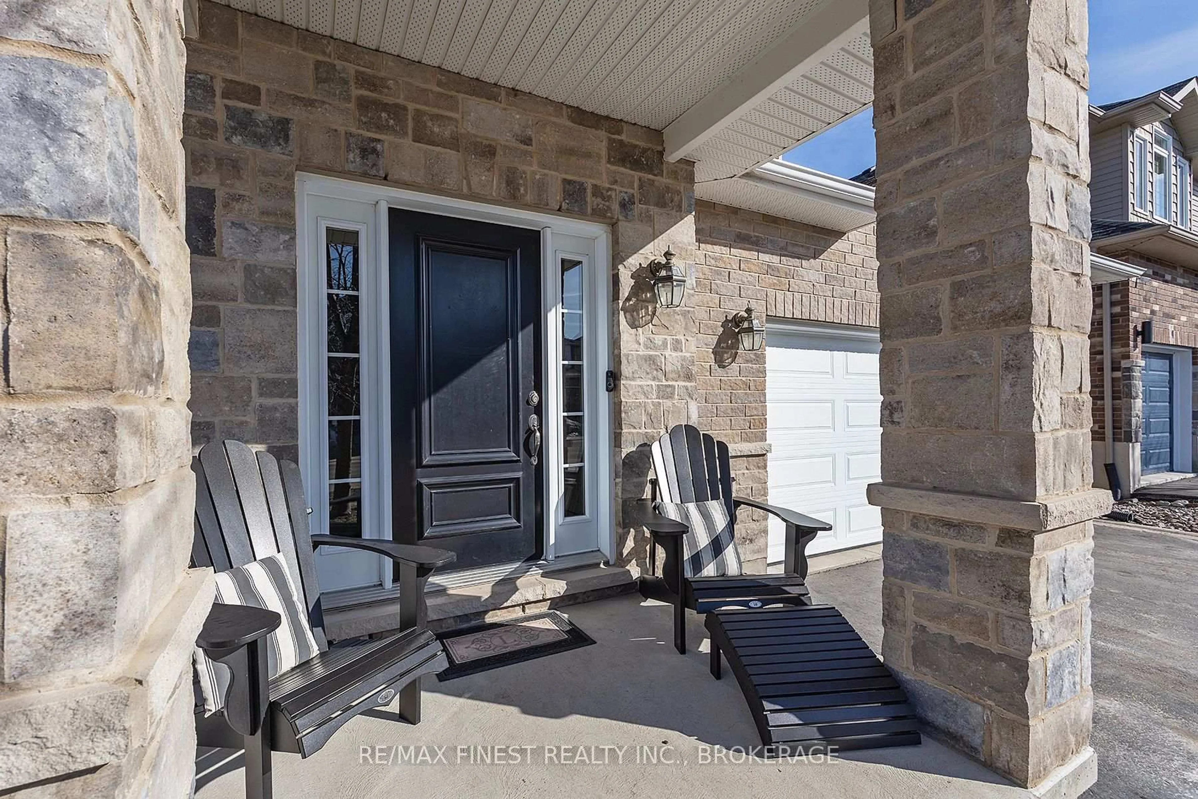 Indoor entryway for 1378 Waterside Way, Kingston Ontario K7K 0G2