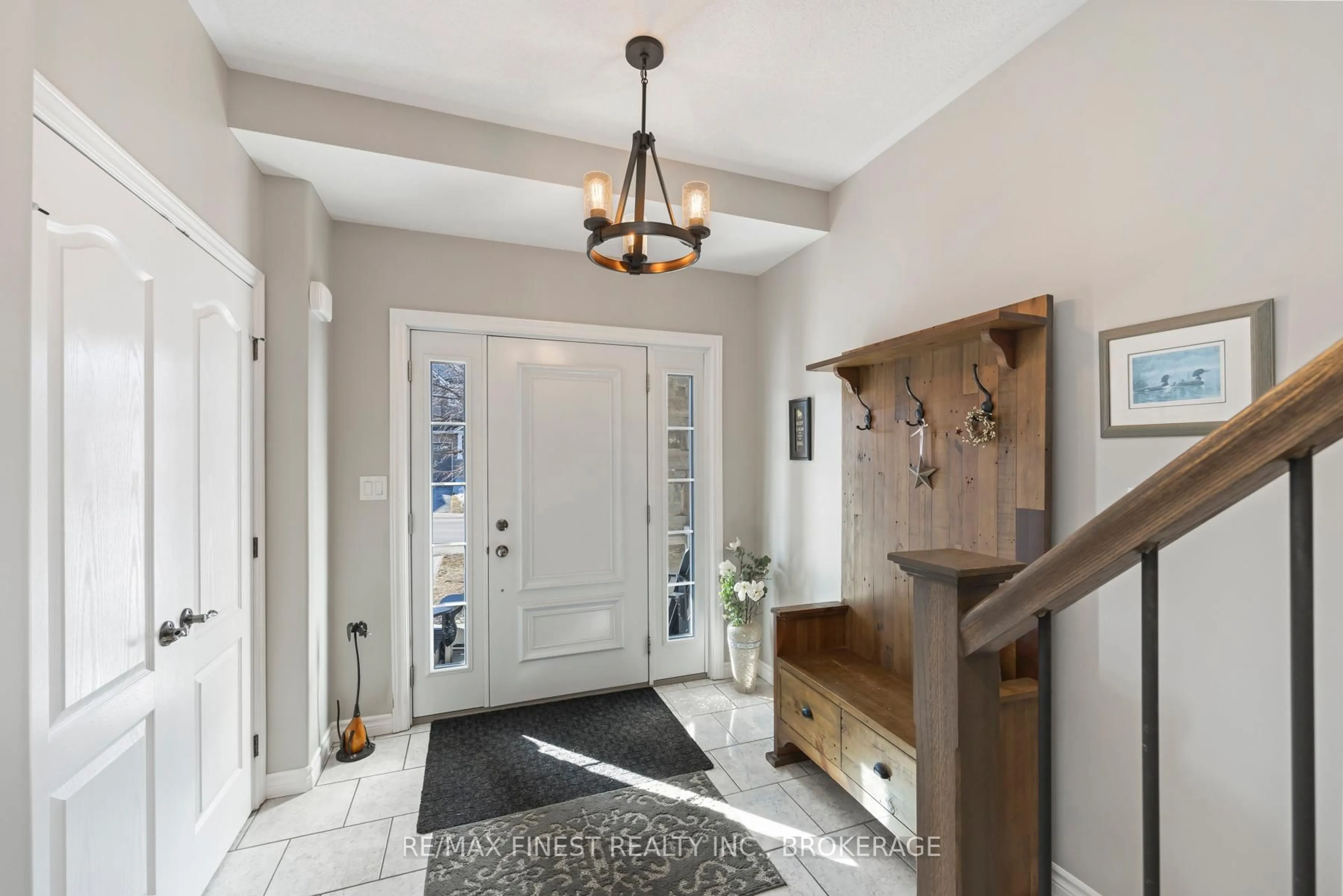 Indoor entryway for 1378 Waterside Way, Kingston Ontario K7K 0G2