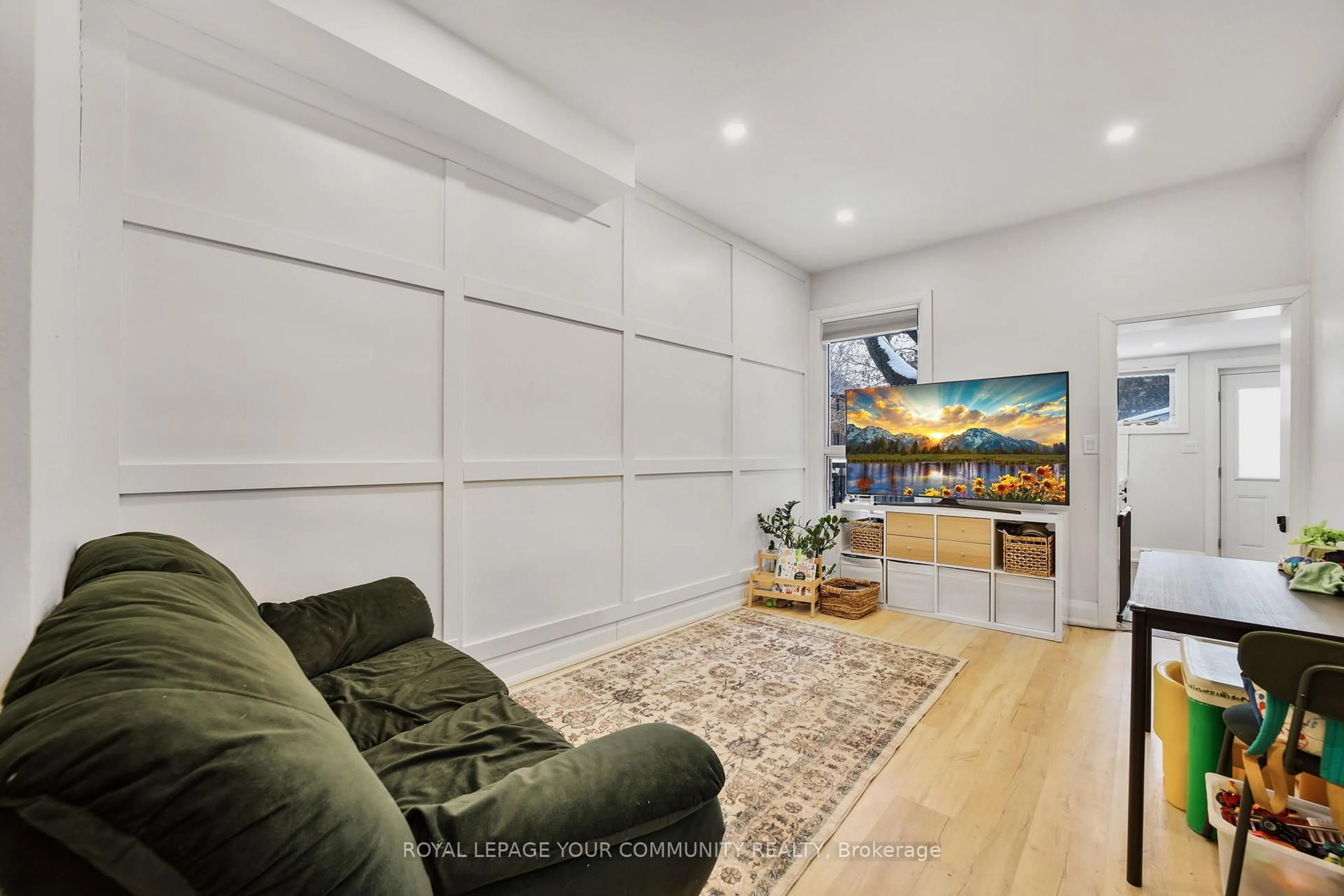 Home theater for 97 Garfield Ave, Hamilton Ontario L8M 2S3