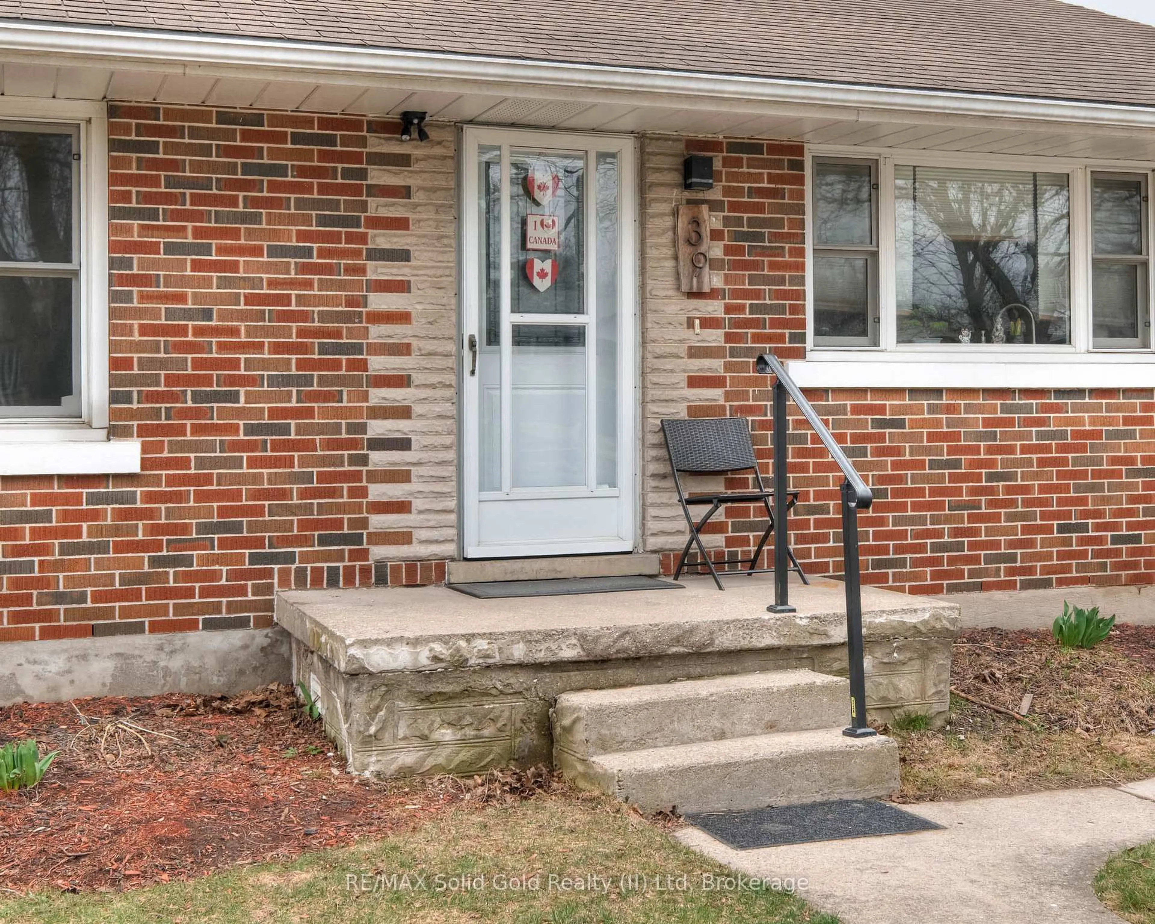 Home with brick exterior material, street for 39 Sandra Ave, Kitchener Ontario N2M 1Z7